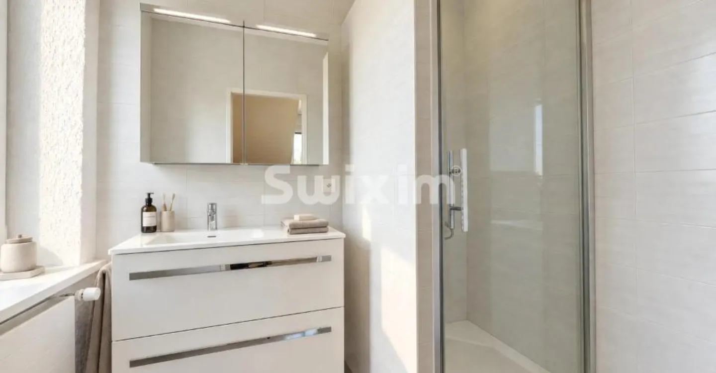 Triplex rénové avec studio - Photo 6 sur 7