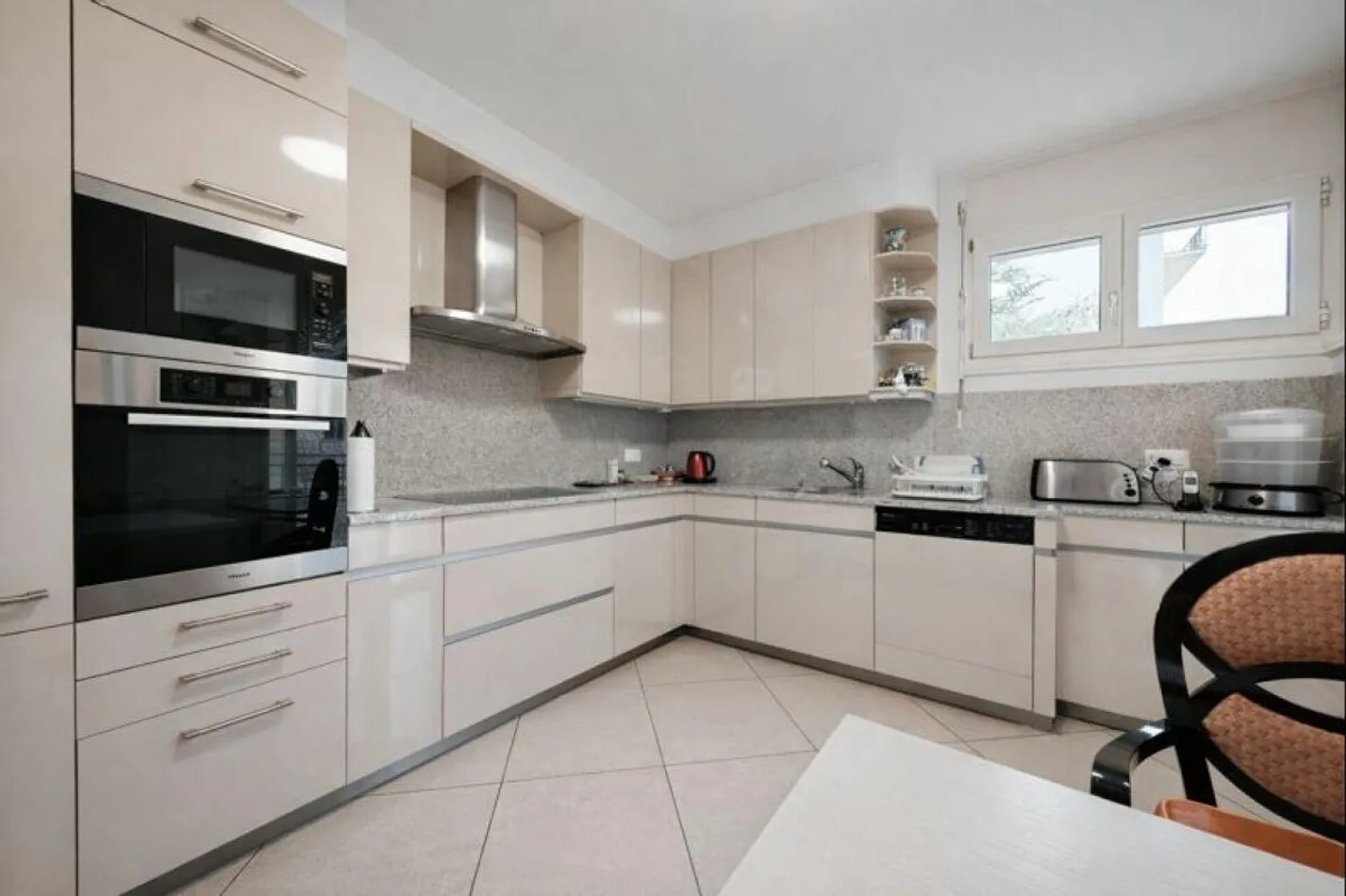 Lugano Cassarate 4.5 Rooms in a Convenient and Flat Location - Photo 3 of 6