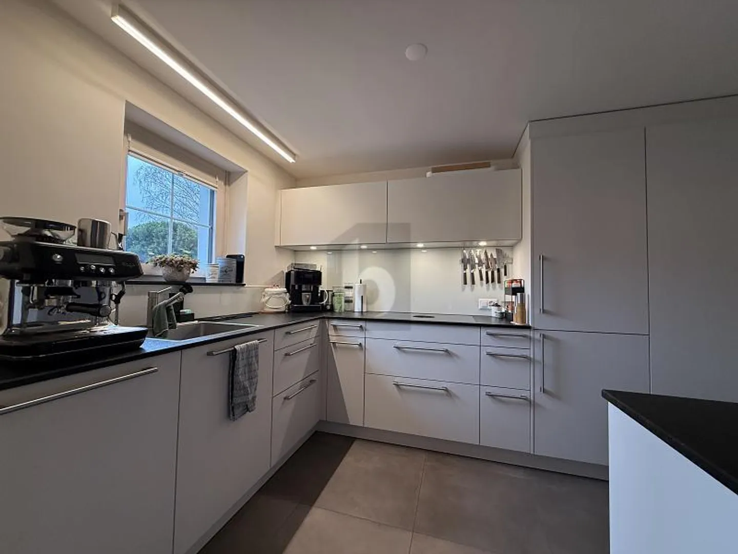 Charmant et lumineux, avec de nombreux avantages - Photo 3 sur 6