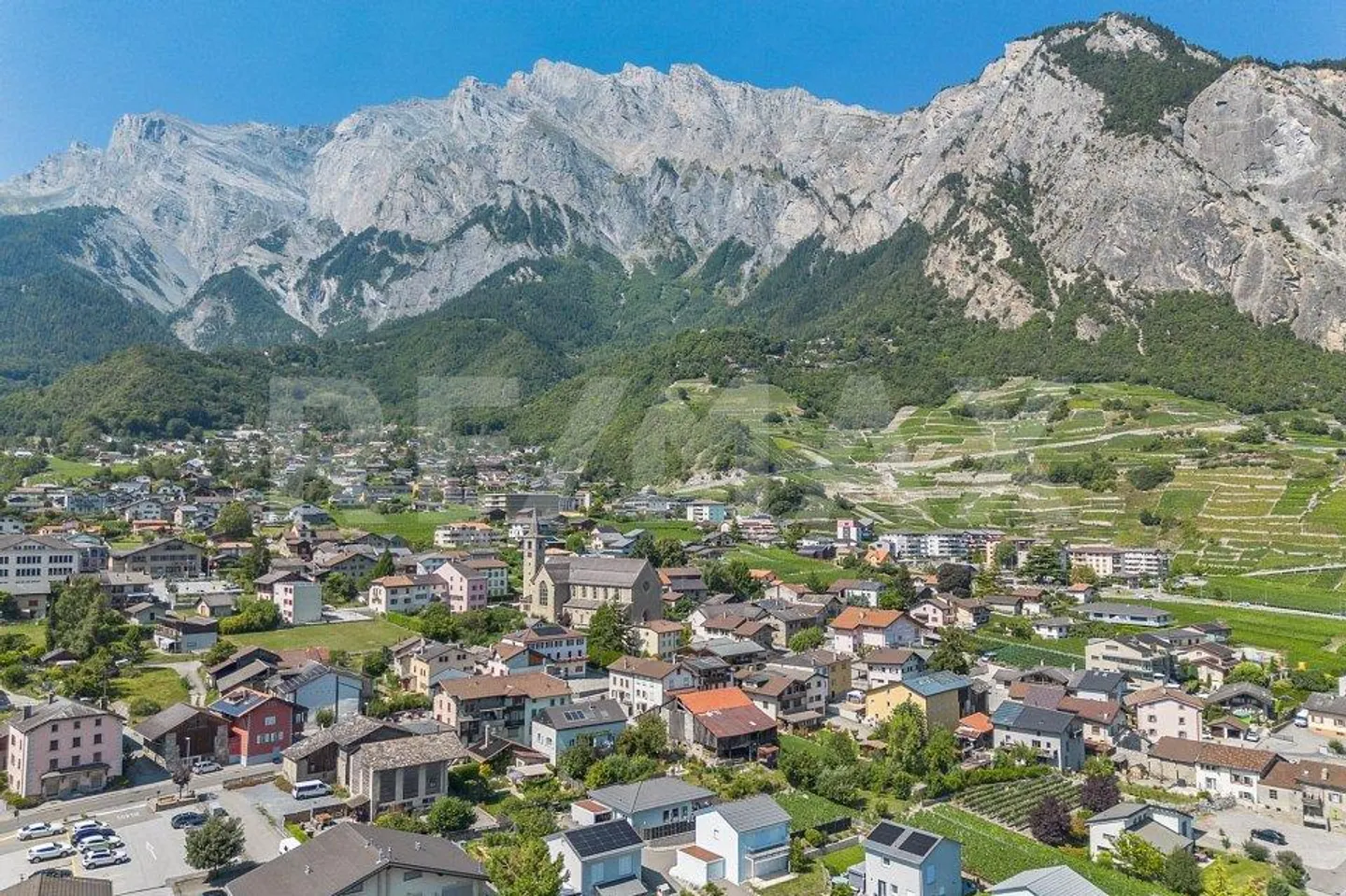 Eleganz und Komfort auf einer Ebene im Herzen von Chamoson - Foto 4 von 13