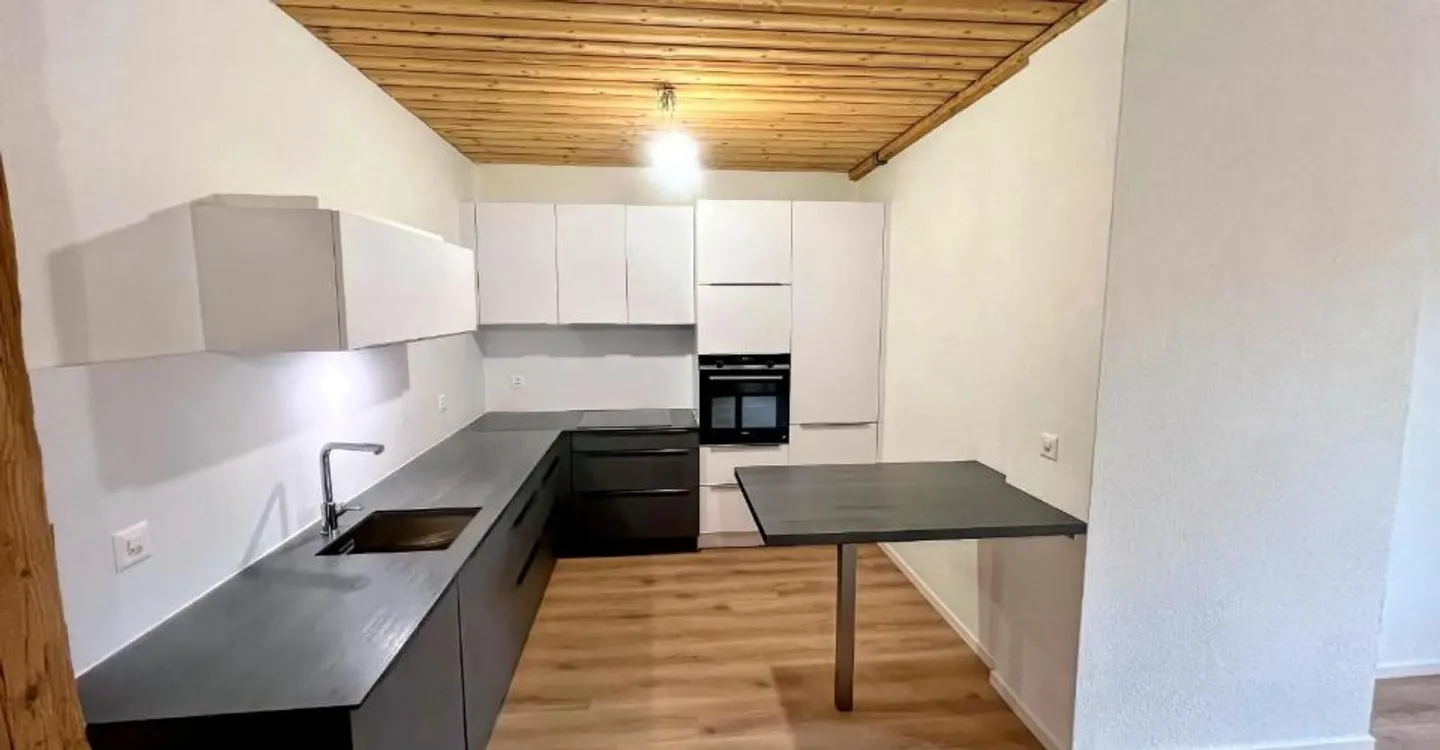 5-room apartment - Photo 1 of 9