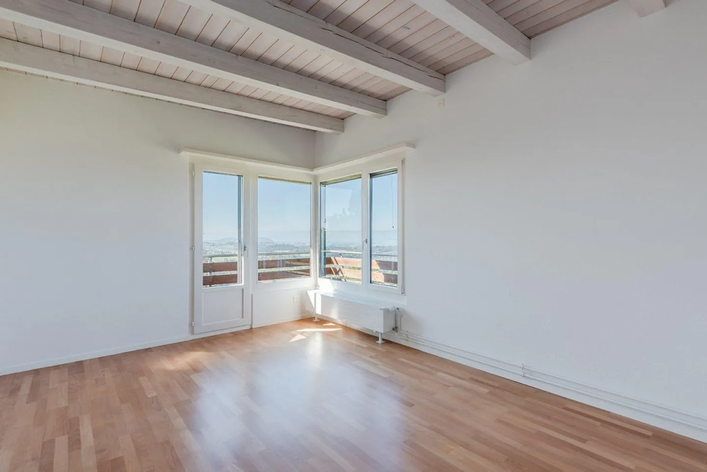 Appartamento 5.5 stanze appena ristrutturato con panorama, terrazza sul tetto e balcone - sole garantito - Foto 4 di 13