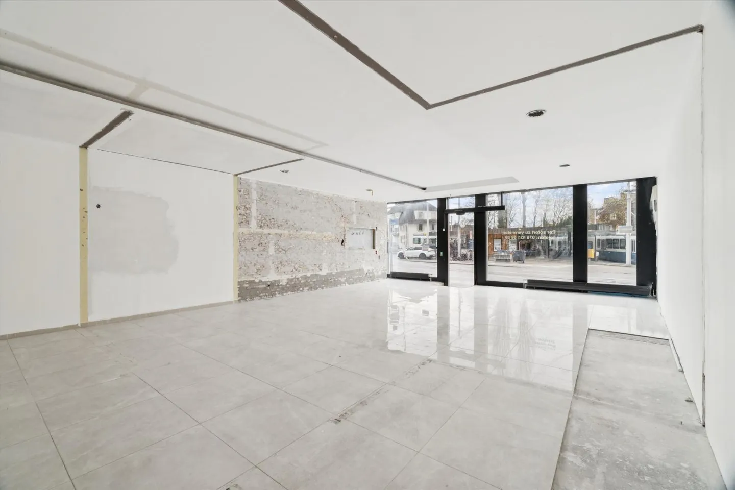 Light-flooded commercial space with flexible layout directly at Klusplatz - Photo 2 of 7