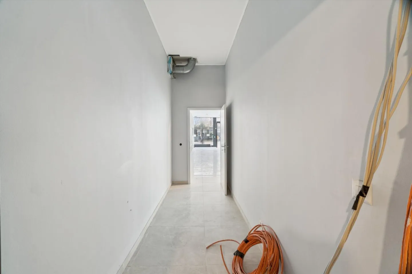 Light-flooded commercial space with flexible layout directly at Klusplatz - Photo 5 of 7