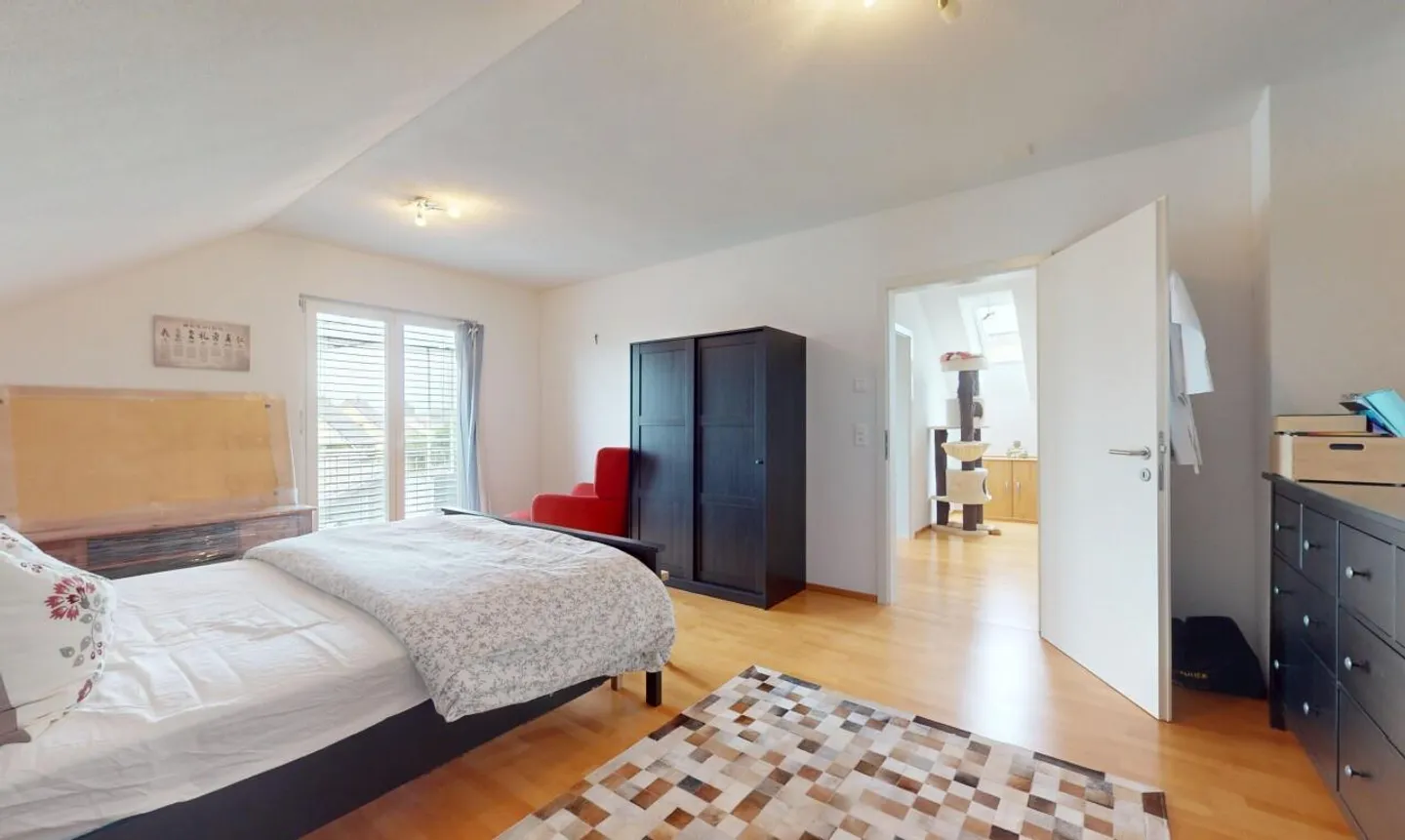 Maison lumineuse de 6,5 pièces dans un emplacement calme avec beaucoup d'espace - Photo 3 sur 11