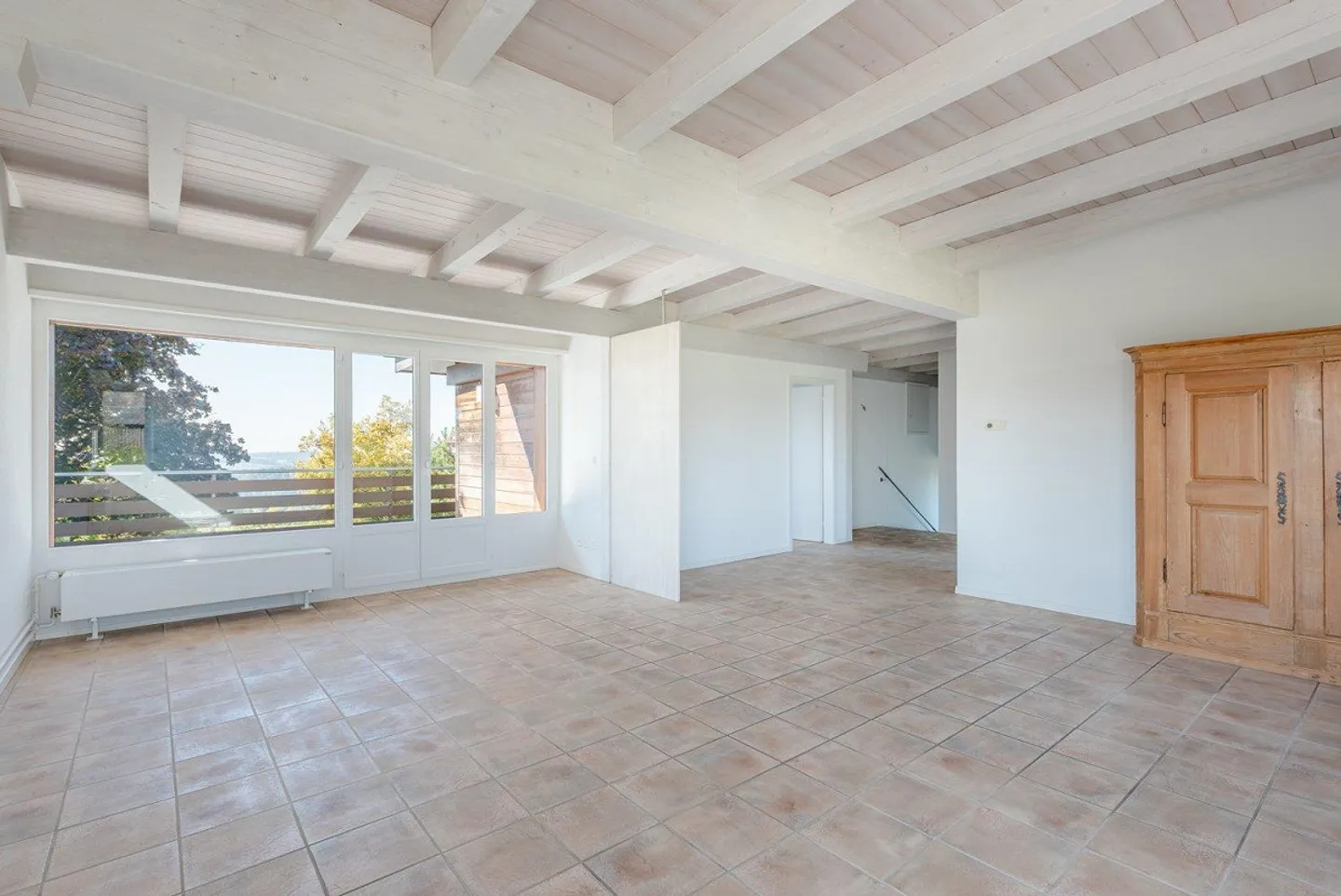 Appartamento 5.5 stanze appena ristrutturato con panorama, terrazza sul tetto e balcone - sole garantito - Foto 8 di 13