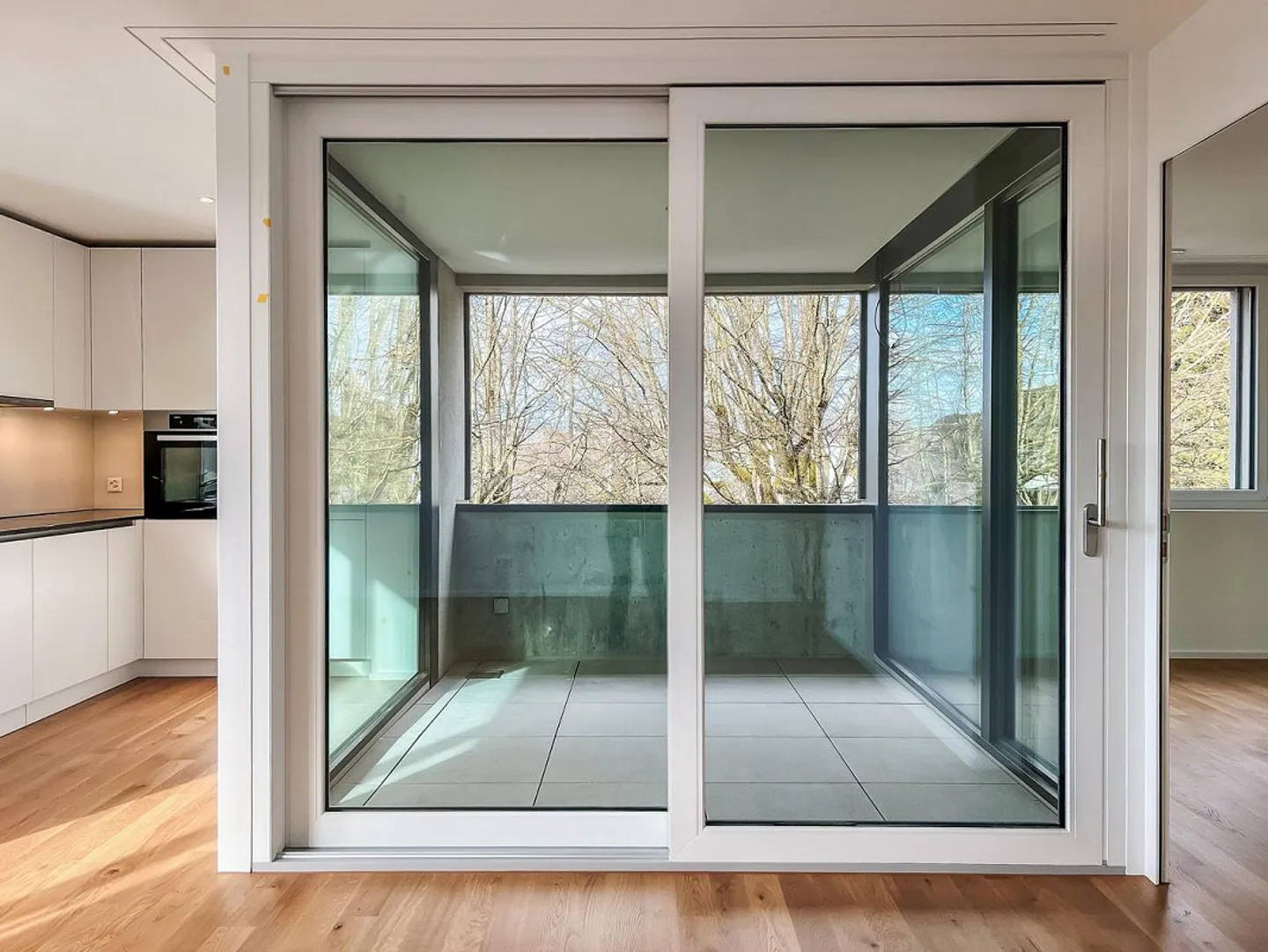 Moderne 2.5-Zimmerwohnung - Foto 3 von 10