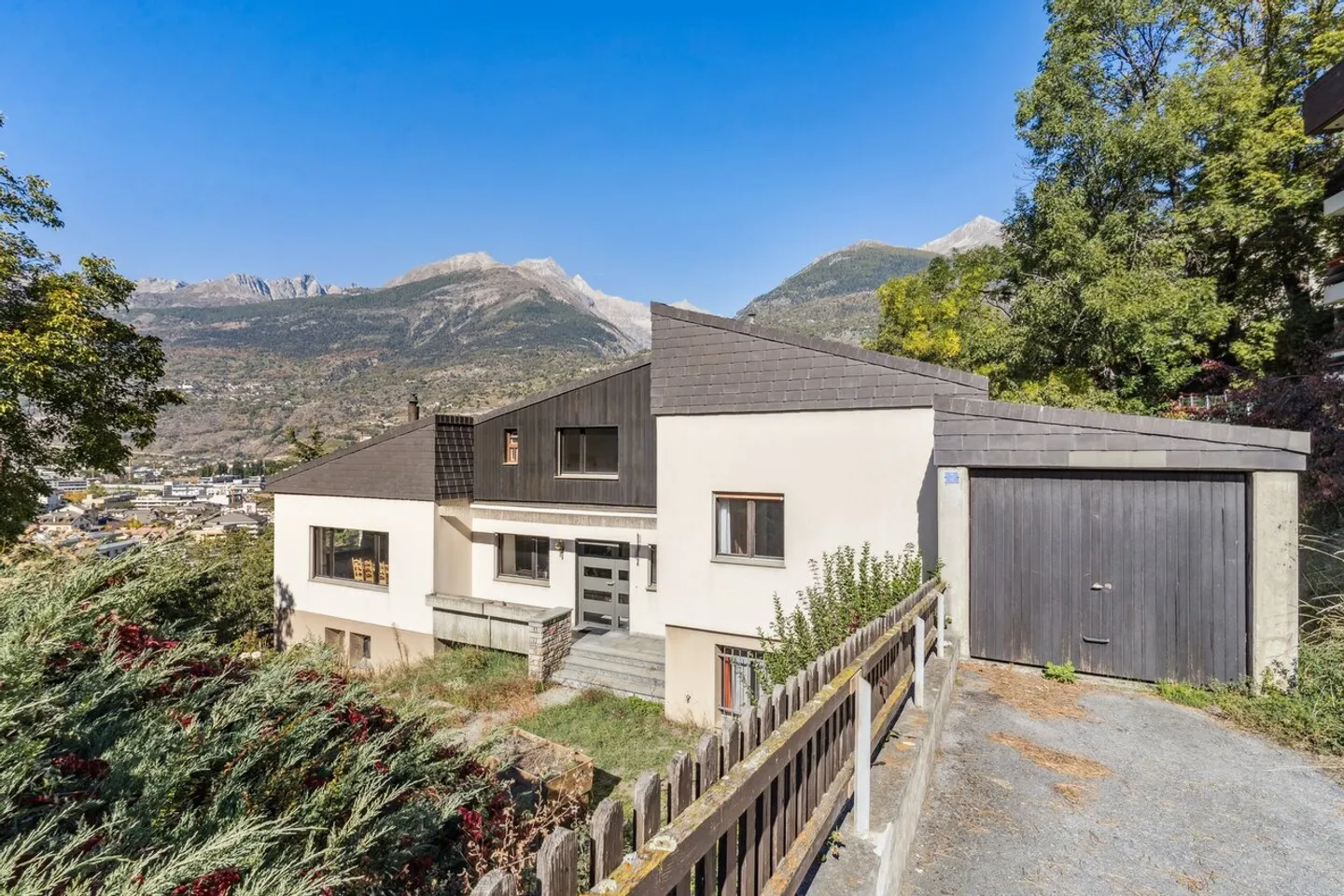 Maison de colline tranquille à Visp avec grand terrain et vue - Photo 2 sur 13
