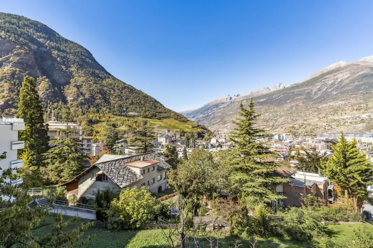 Maison de colline tranquille à Visp avec grand terrain et vue - Photo 3 sur 13