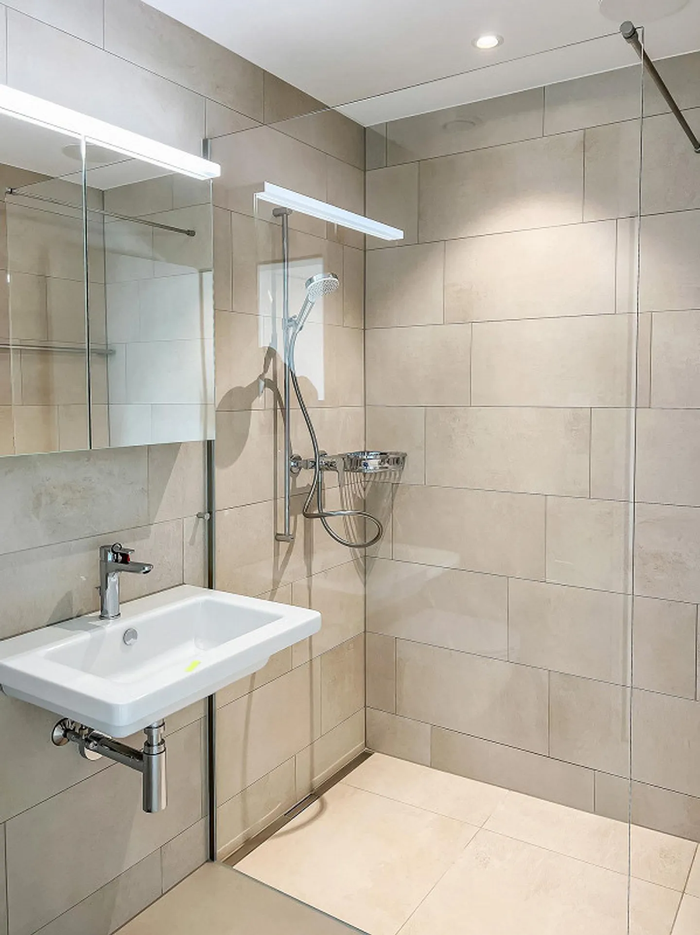 Moderne 2.5-Zimmerwohnung - Foto 4 von 10