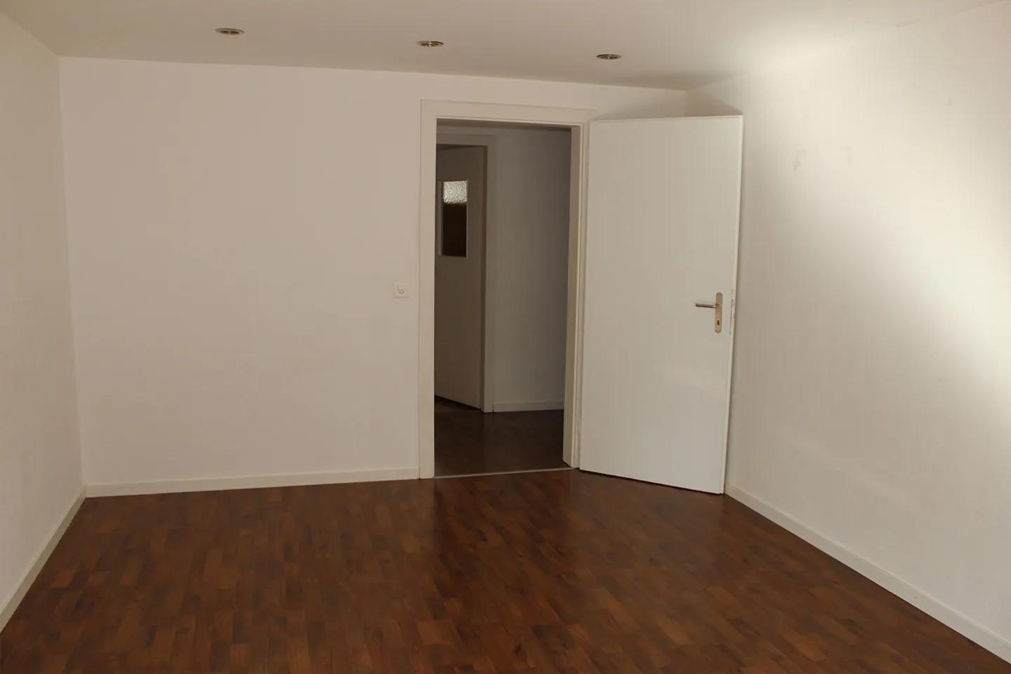 schöne 4-Zimmerwohnung in Schwanden zu vermieten - Foto 2 von 7