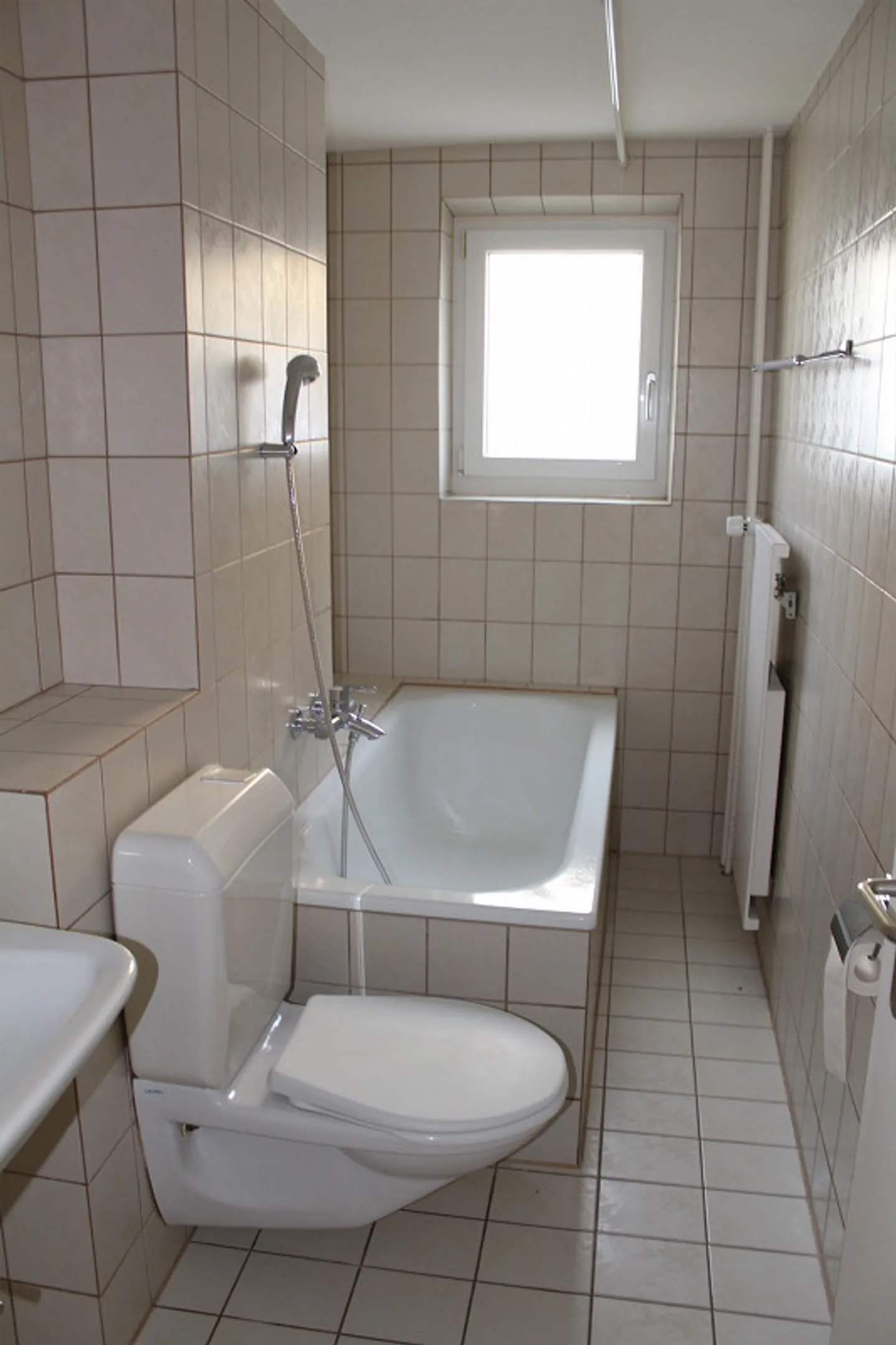 schöne 4-Zimmerwohnung in Schwanden zu vermieten - Foto 4 von 7
