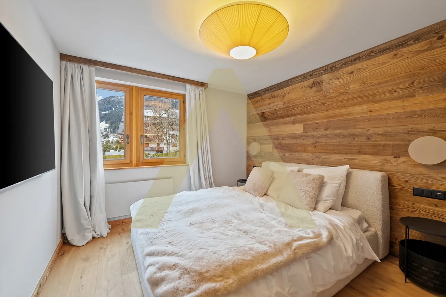 Charming apartment renovated with elegance - Photo 4 of 10