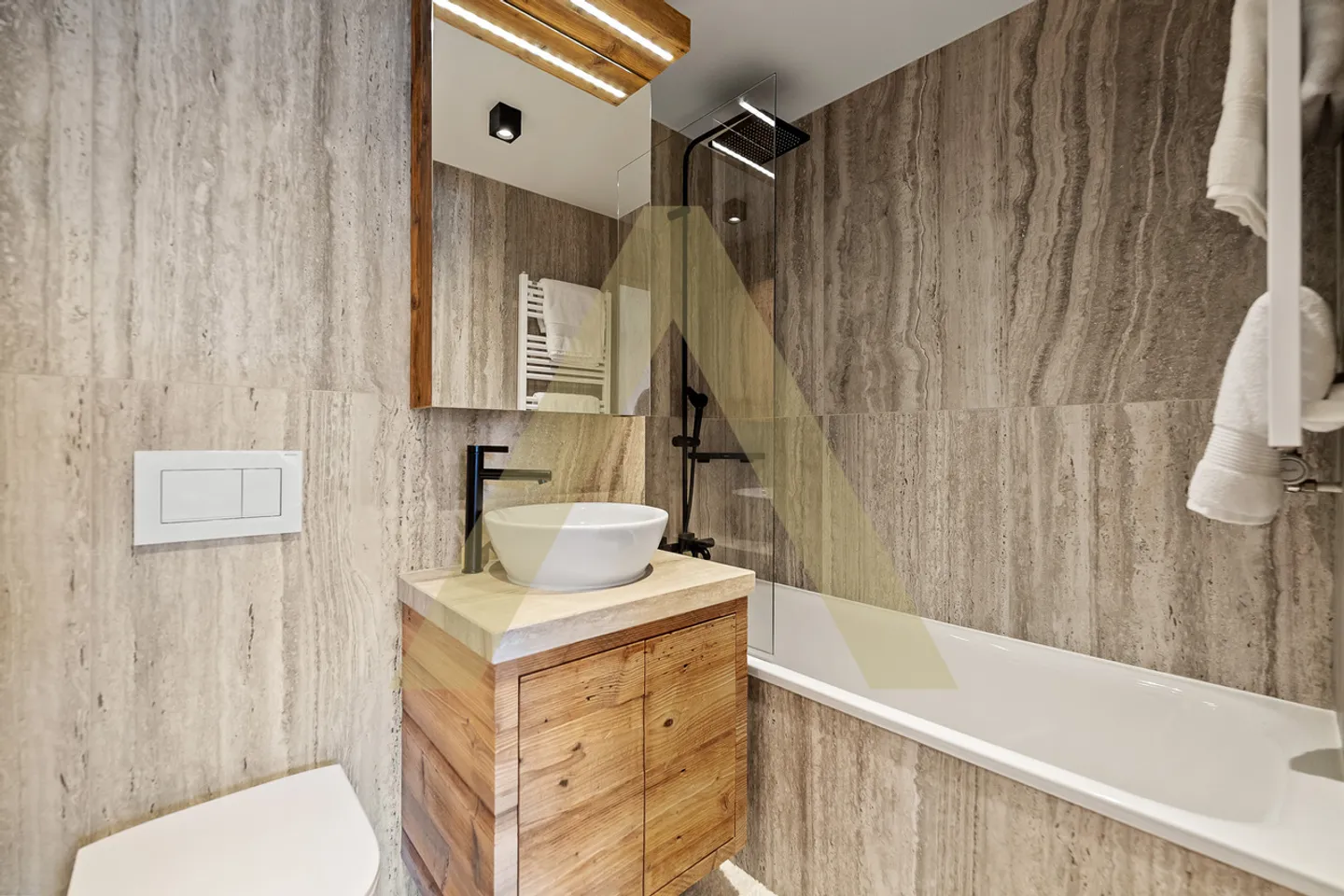 Charming apartment renovated with elegance - Photo 5 of 10