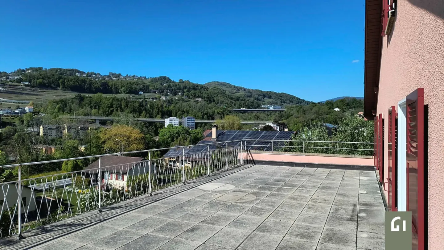 Charming Family Home with Apartment - Photo 10 of 10