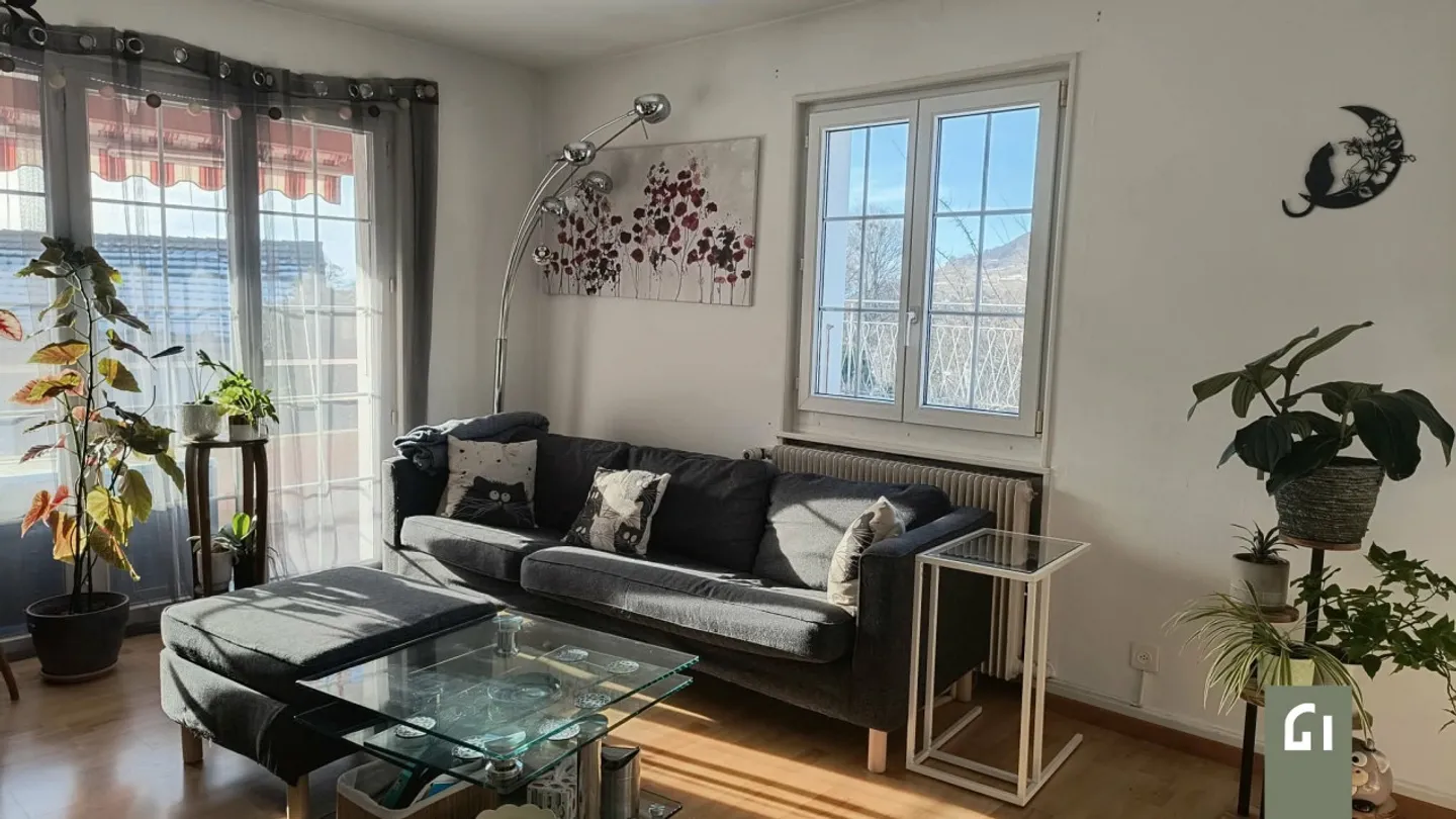 Charming Family Home with Apartment - Photo 6 of 10