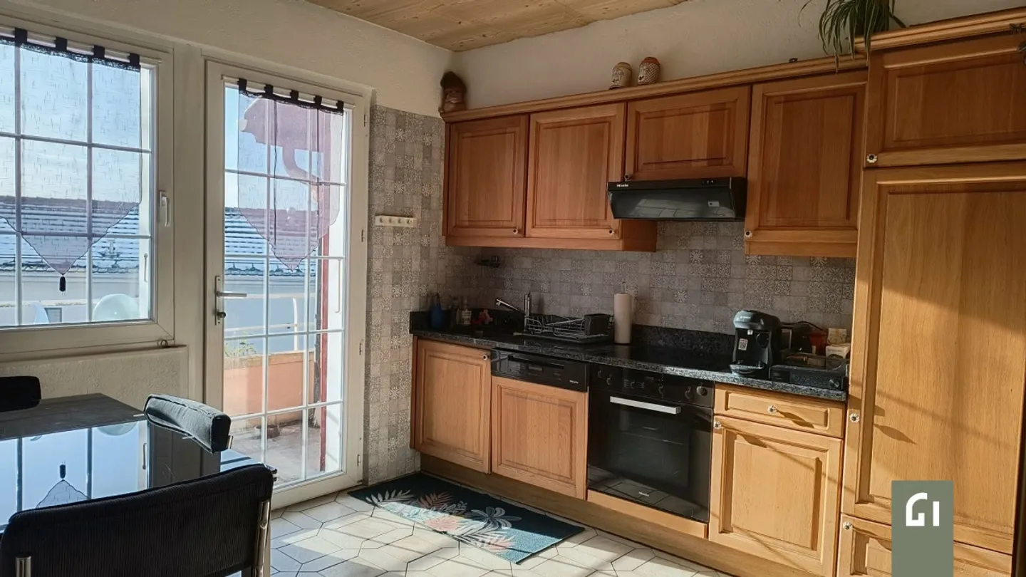 Charming Family Home with Apartment - Photo 5 of 10