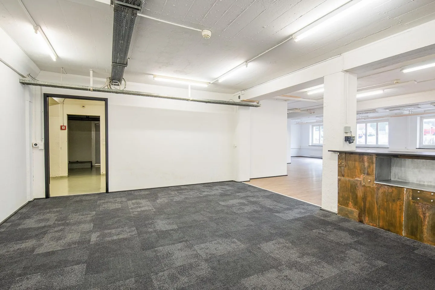 Espace commercial polyvalent de 140 m² au rez-de-chaussée à Weisslingen - Photo 5 sur 5