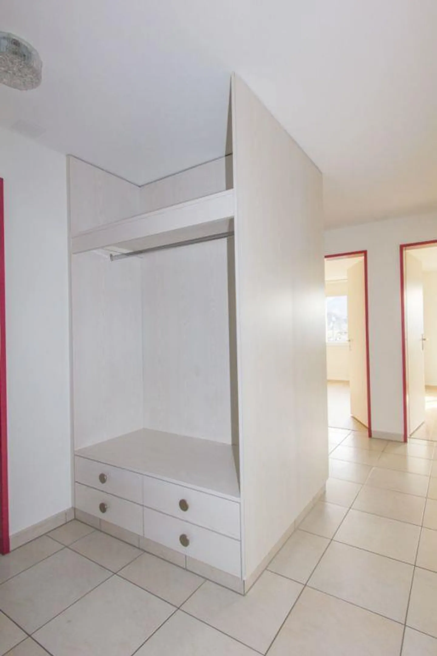 Dans un bel emplacement résidentiel avec un grand balcon ensoleillé - Photo 12 sur 17