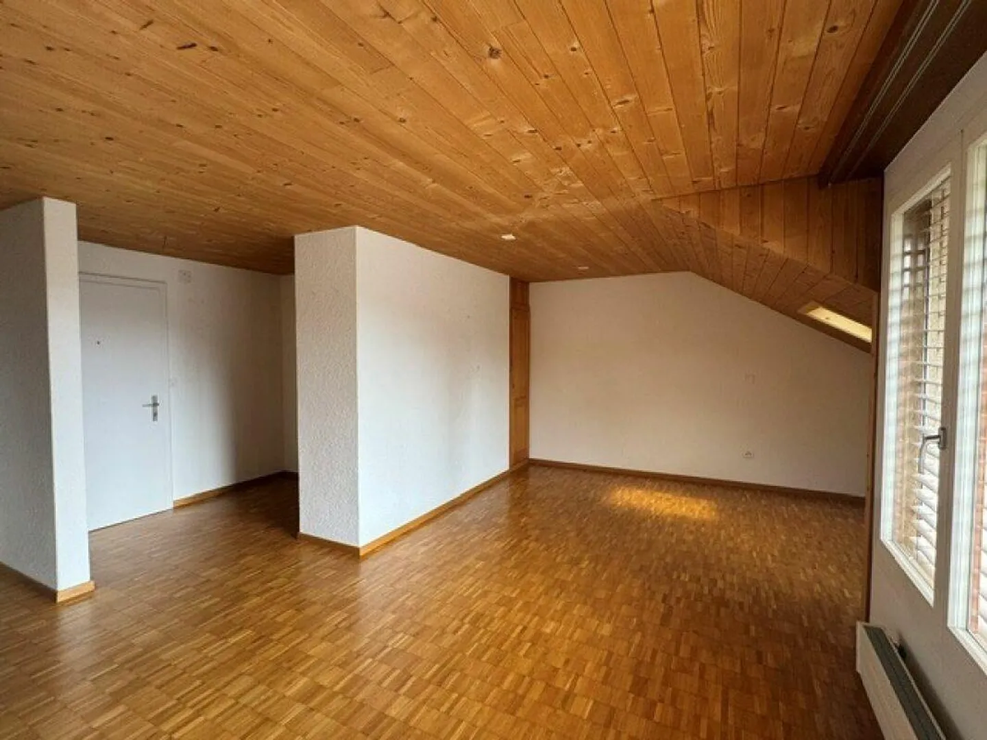 Quietly Located Attic Apartment in Schwarzenburg - Photo 2 of 9