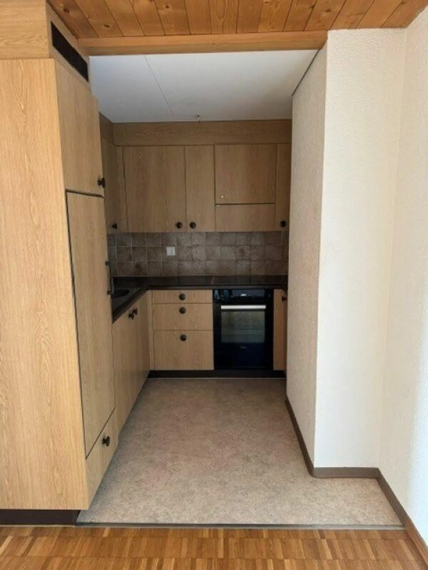 Quietly Located Attic Apartment in Schwarzenburg - Photo 5 of 9
