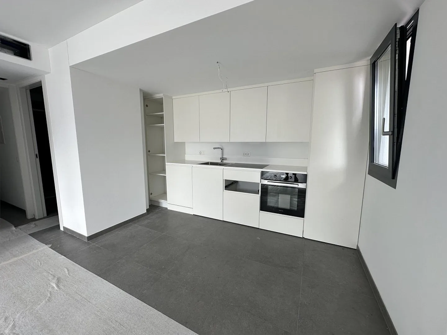 Two-room apartment in new residence, a few minutes from Lake Como - Photo 2 of 5