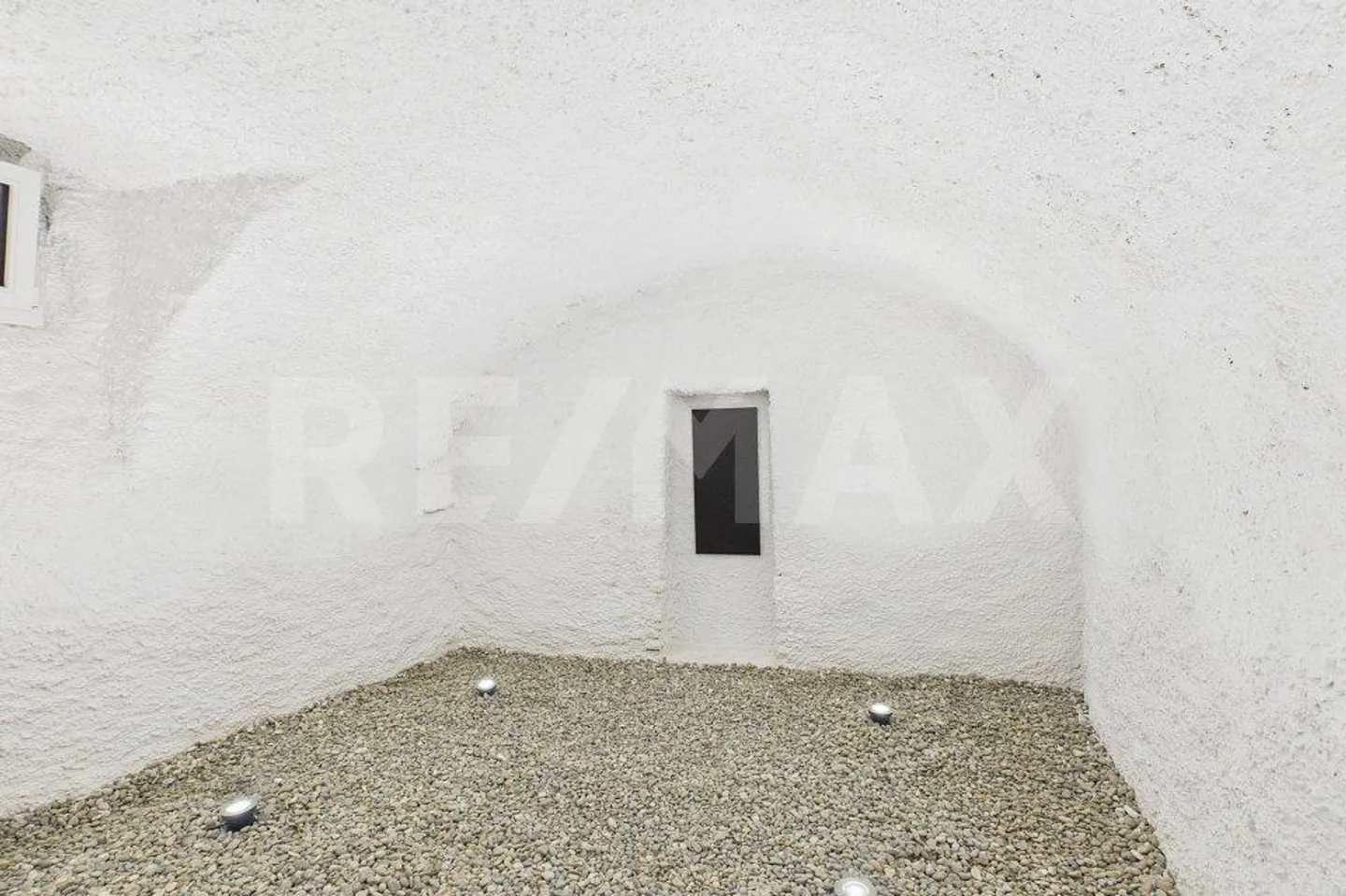 Charming Renovated House - Photo 7 of 13