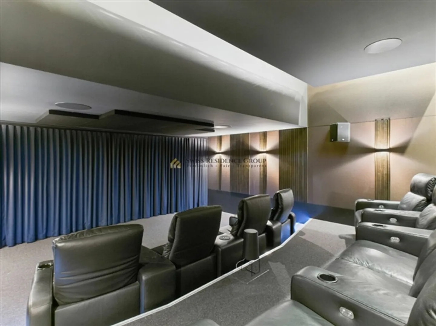 Working in the studio with 214m2, gallery and private cinema - Photo 5 of 12