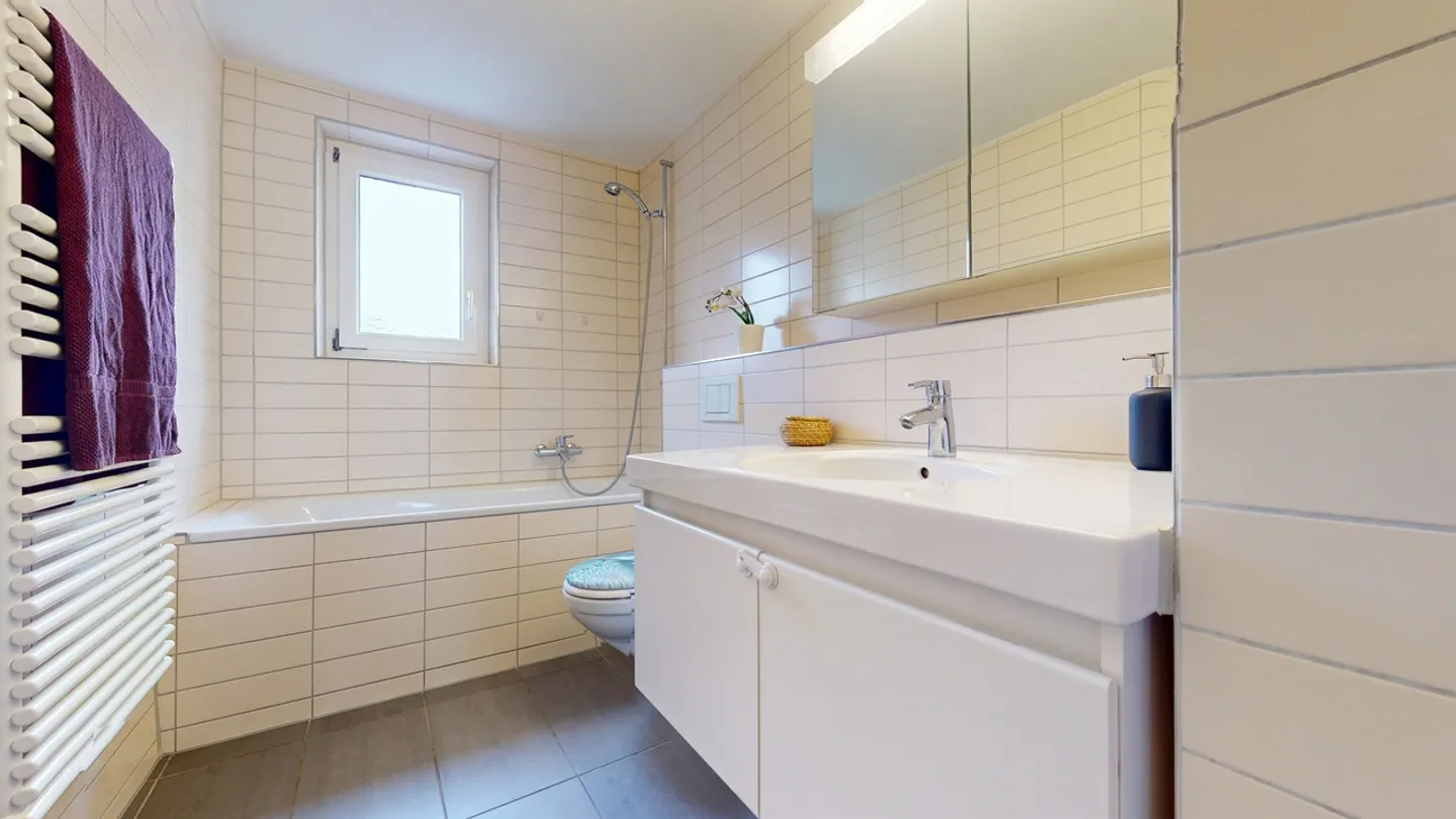 Appartement spacieux de 3 pièces dans un centre-ville attrayant ! - Vivre sans dépôt. - Photo 7 sur 7