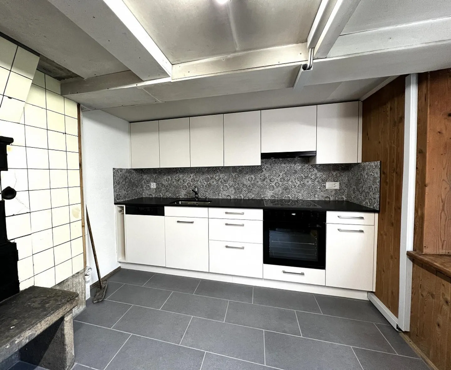 Casa bifamiliare spaziosa con fienile e ampi terreni in vendita - Foto 4 di 13