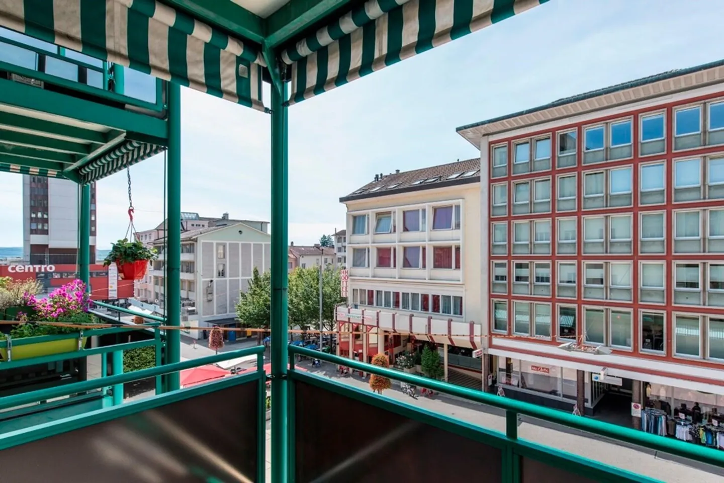 Appartement spacieux de 3 pièces dans un centre-ville attrayant ! - Vivre sans dépôt. - Photo 2 sur 7
