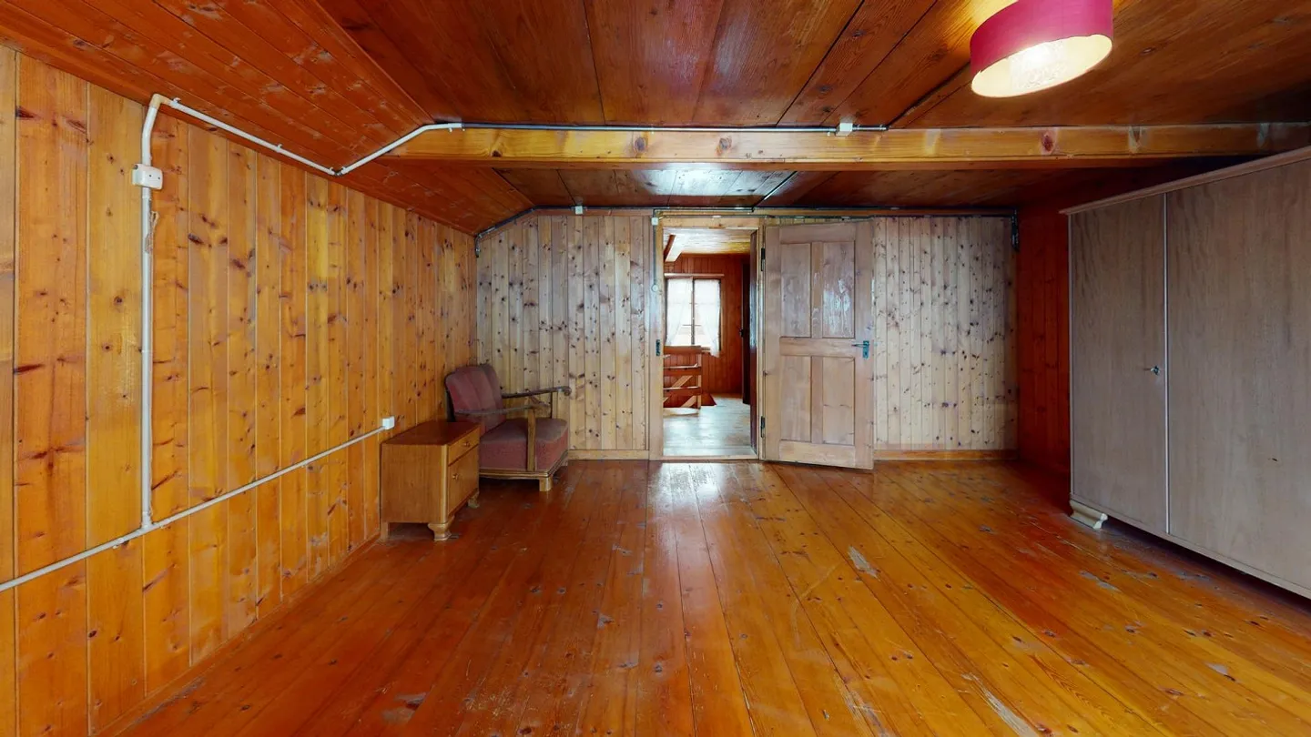 Casa bifamiliare spaziosa con fienile e ampi terreni in vendita - Foto 9 di 13