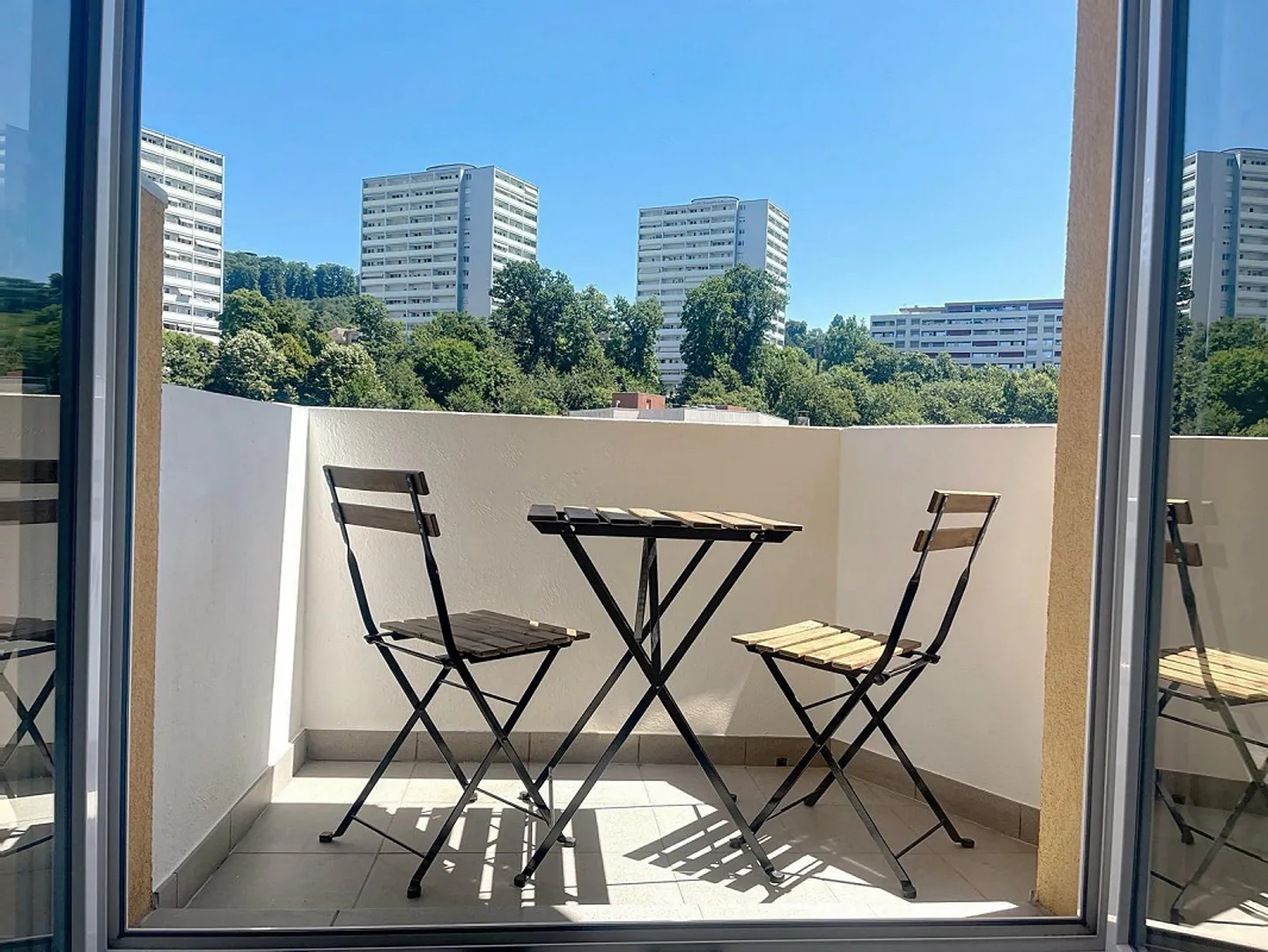 Furnished 1.5-room apartment renovated - Photo 2 of 8