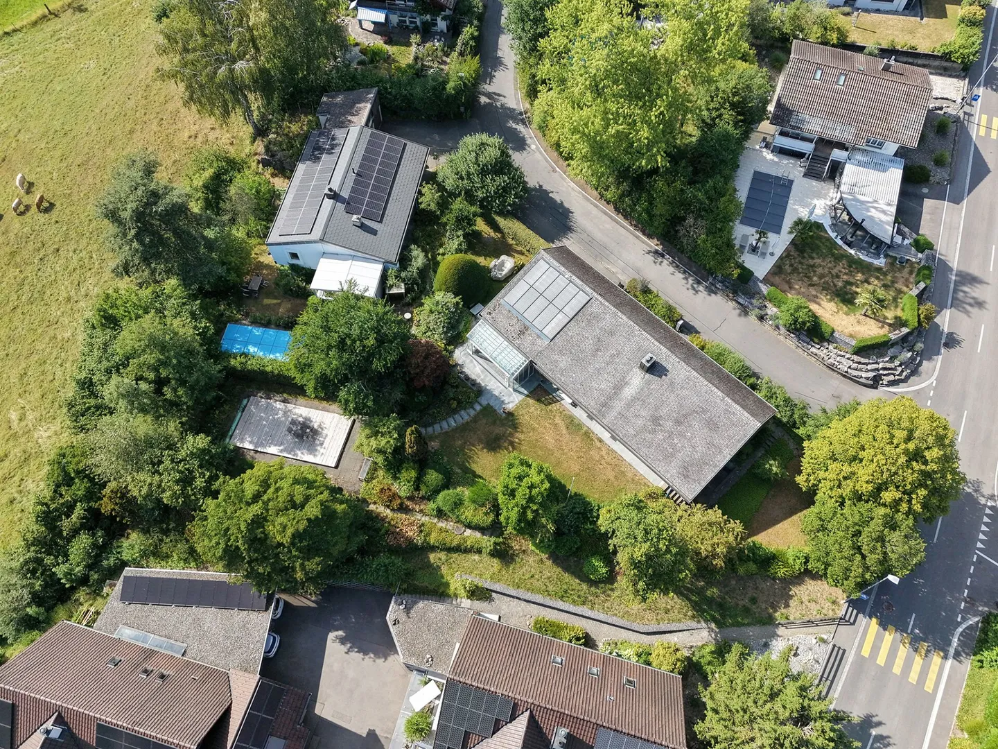 Luxuriöses freistehendes Haus mit Garten - Foto 4 von 38
