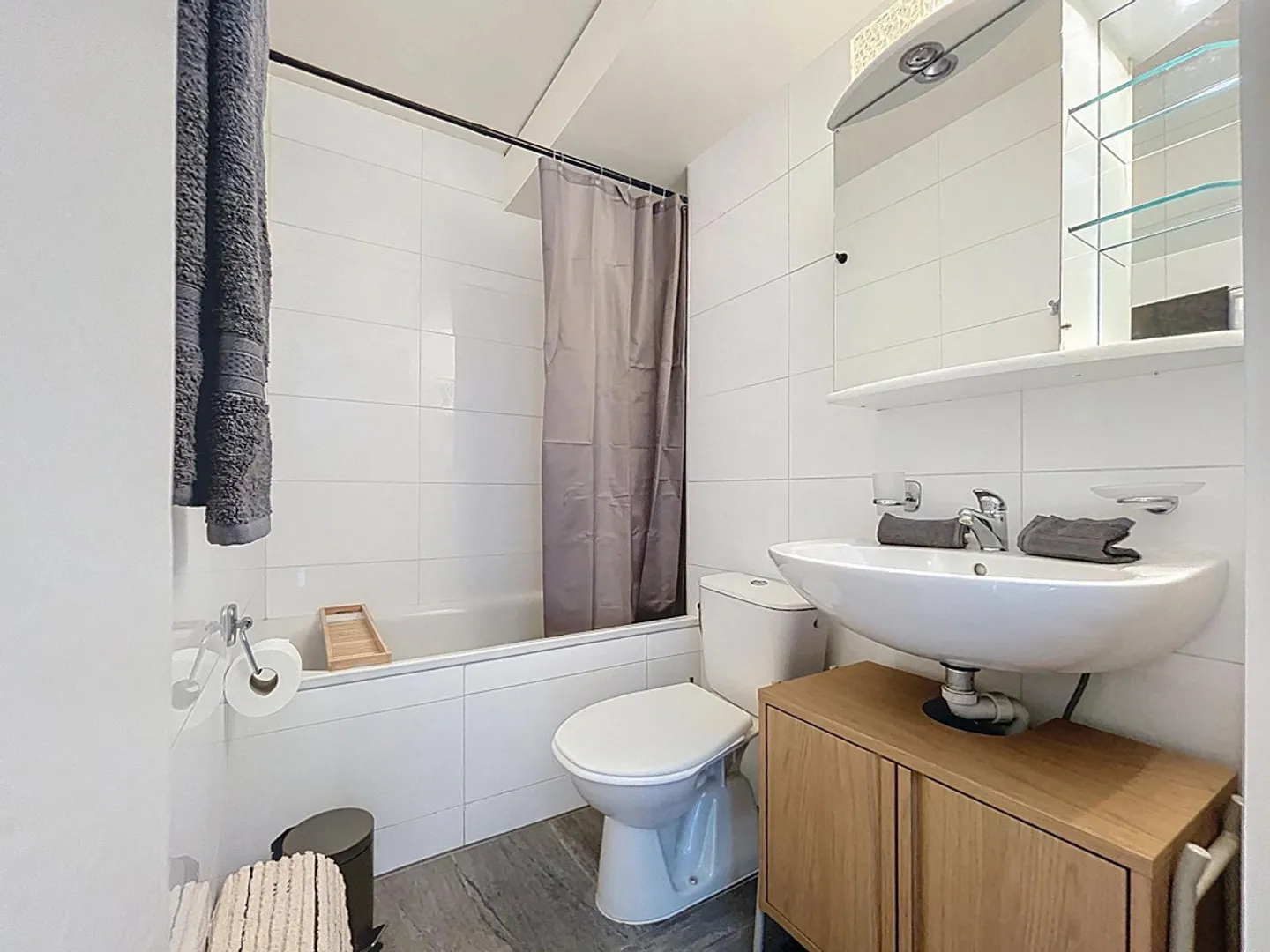 Furnished 1.5-room apartment renovated - Photo 5 of 8