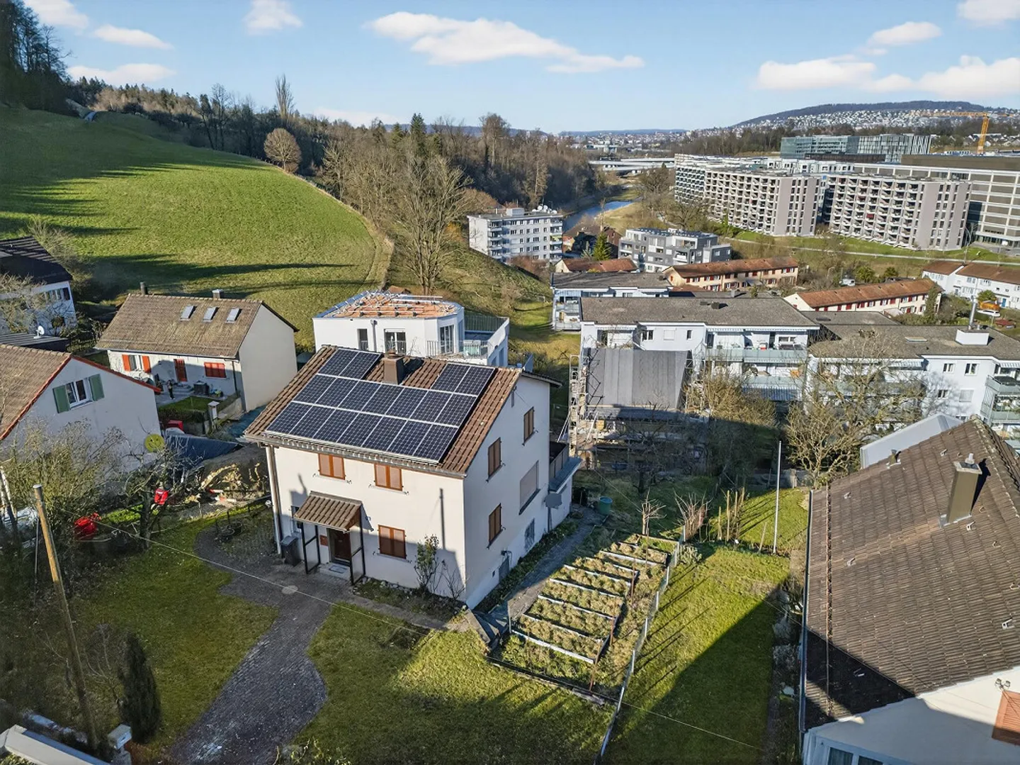 Grosszügiges Grundstück in ruhiger Lage - Foto 1 von 10