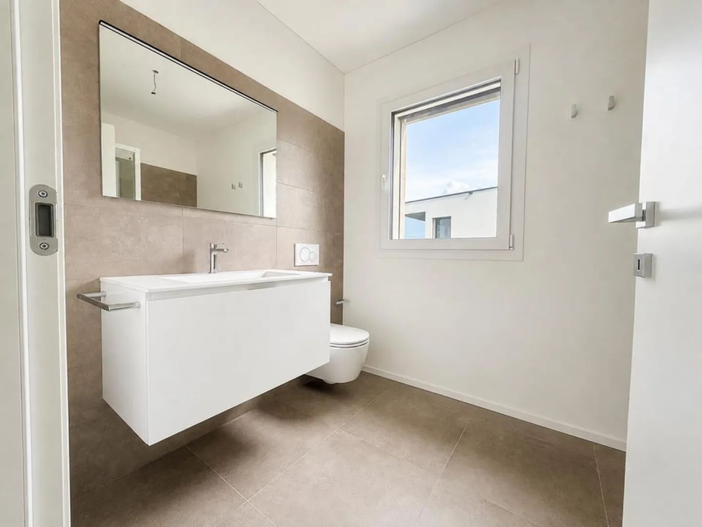 Dernier appartement de 3,5 pièces avec terrasse - Photo 2 sur 3