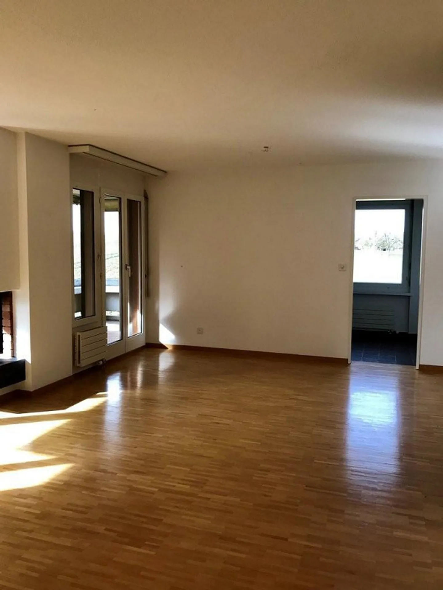 Living in the Green - with Fireplace and Balcony in Altstetten - TEMPORARY - Photo 8 of 8