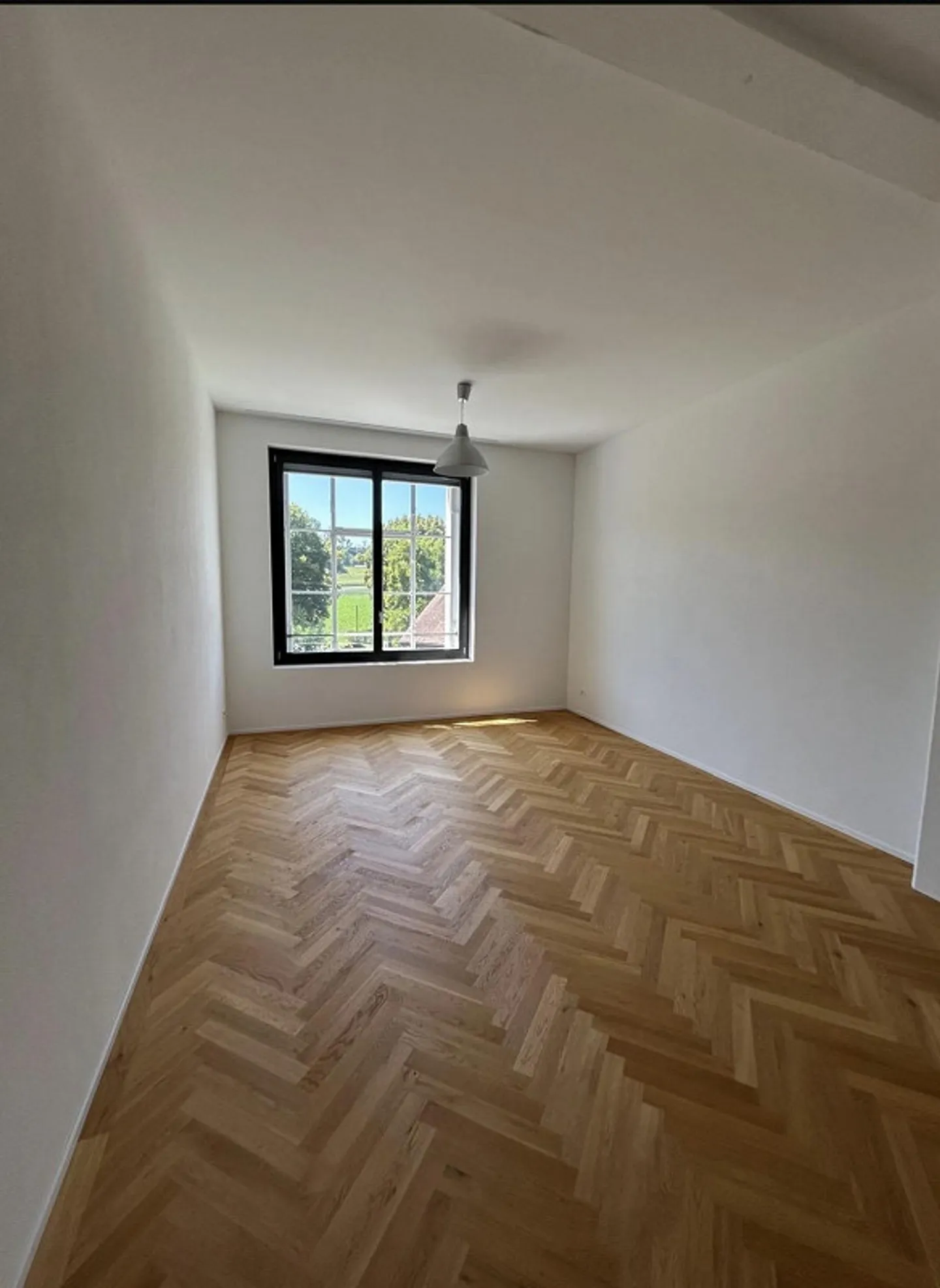 Appartement spacieux de 3,5 pièces avec salle polyvalente supplémentaire (140 m²) - Photo 1 sur 8