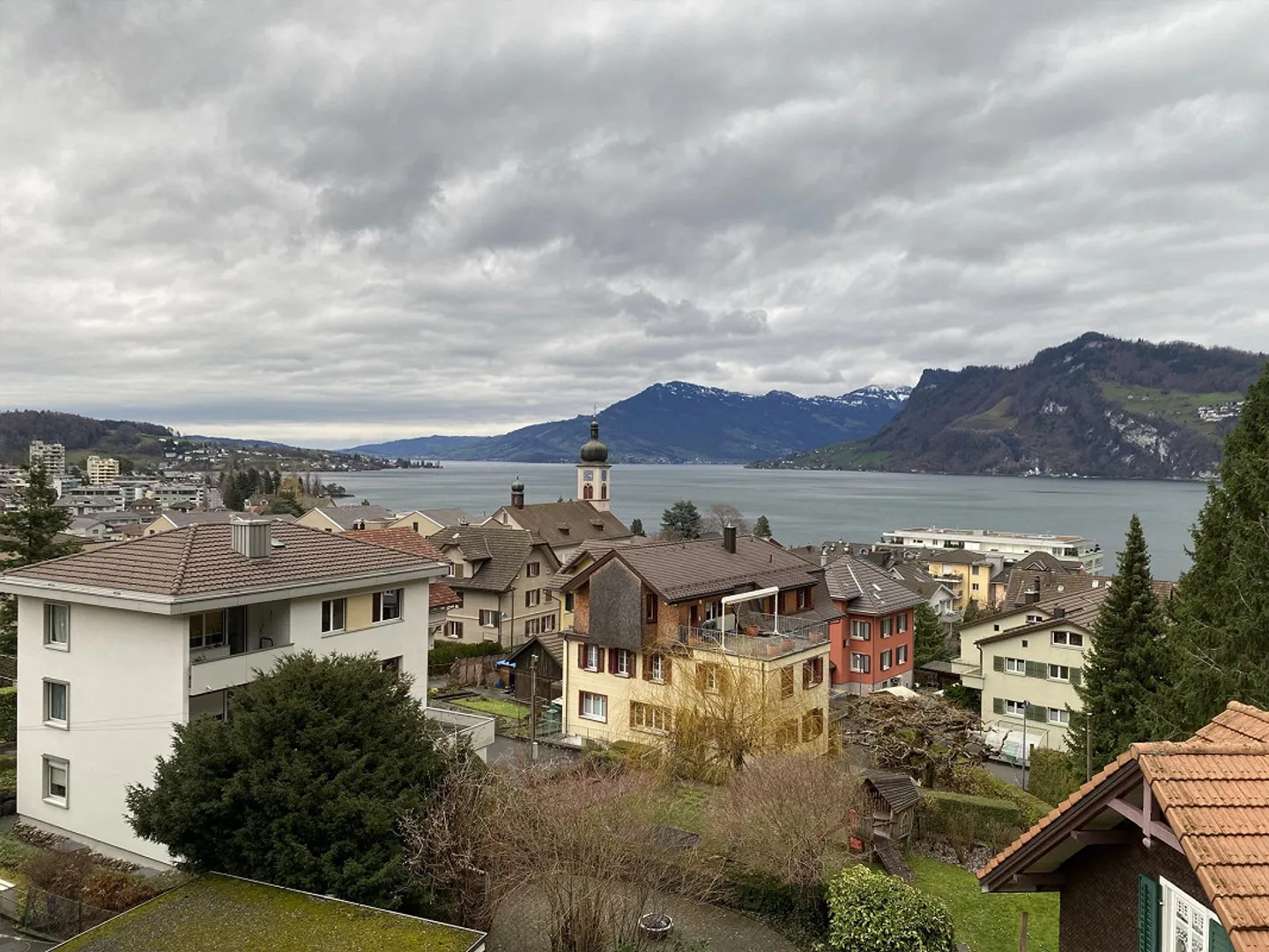 3-family house with renovation potential – investment property in Hergiswil - Photo 2 of 30