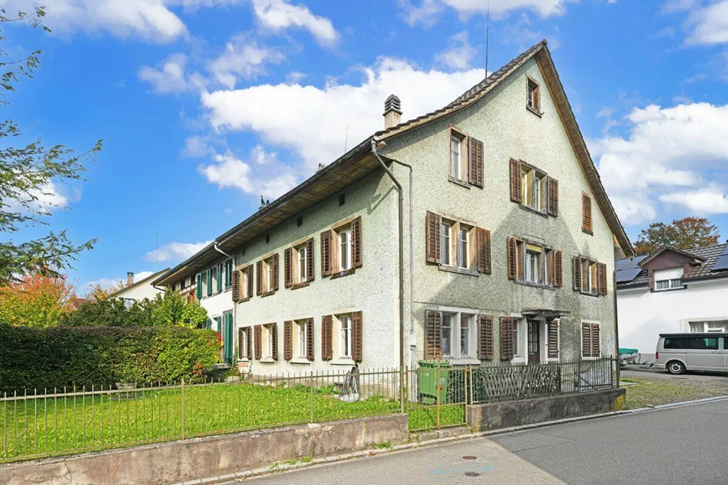 Maison d'angle historique de 6,5 pièces au centre d'Uster - Photo 1 sur 15