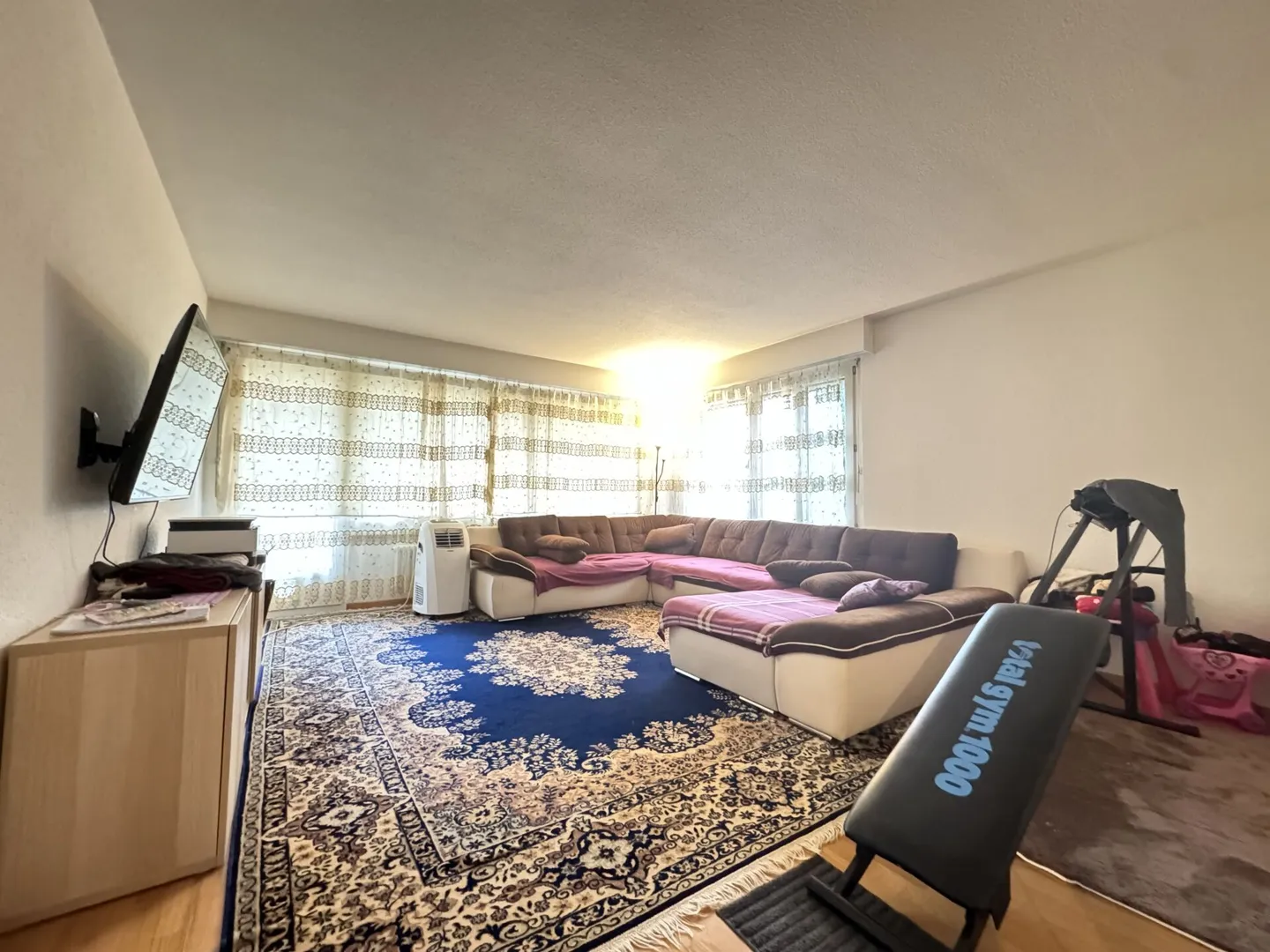 Spacious 4.5 room apartment with two balconies, double garage and family-friendly location - Photo 5 of 10