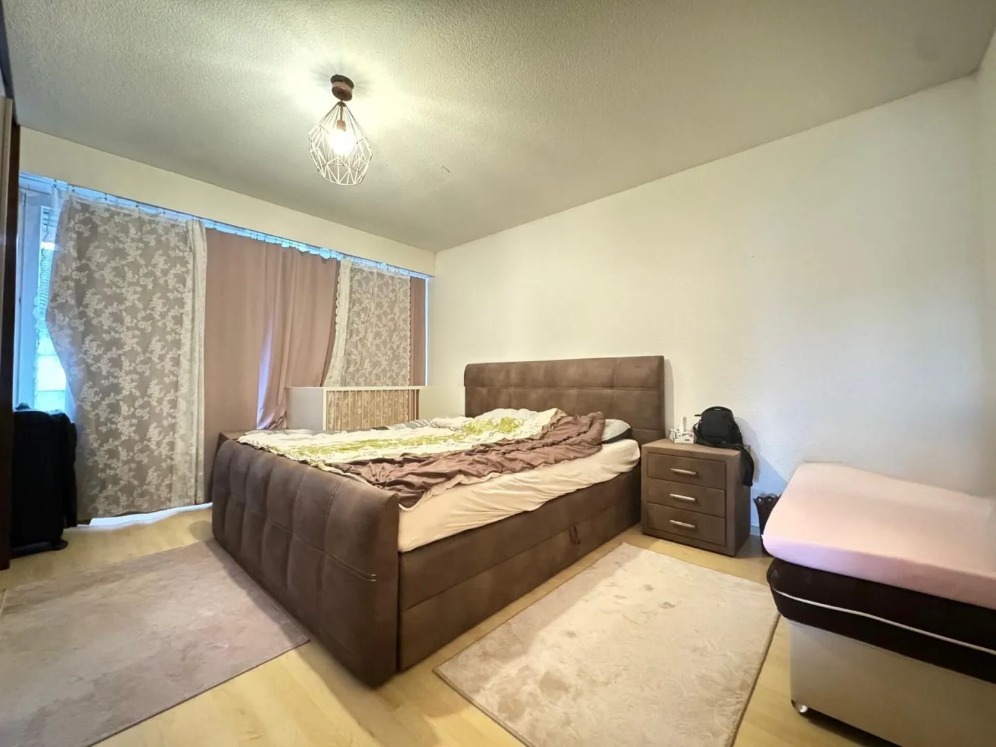 Spacious 4.5 room apartment with two balconies, double garage and family-friendly location - Photo 9 of 10