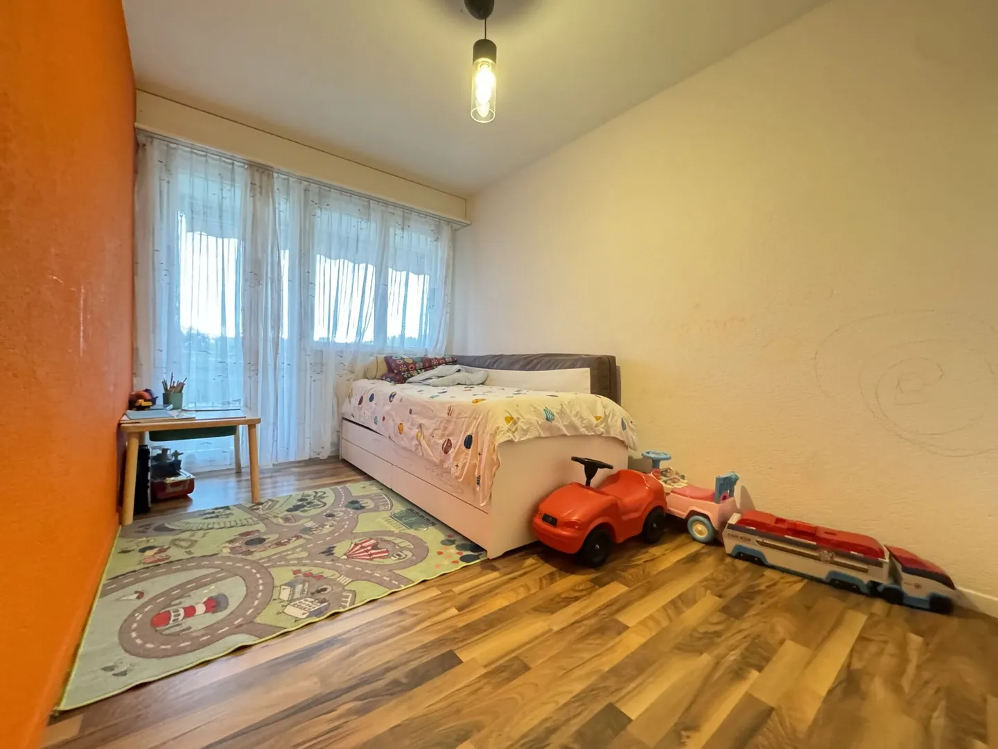Spacious 4.5 room apartment with two balconies, double garage and family-friendly location - Photo 10 of 10