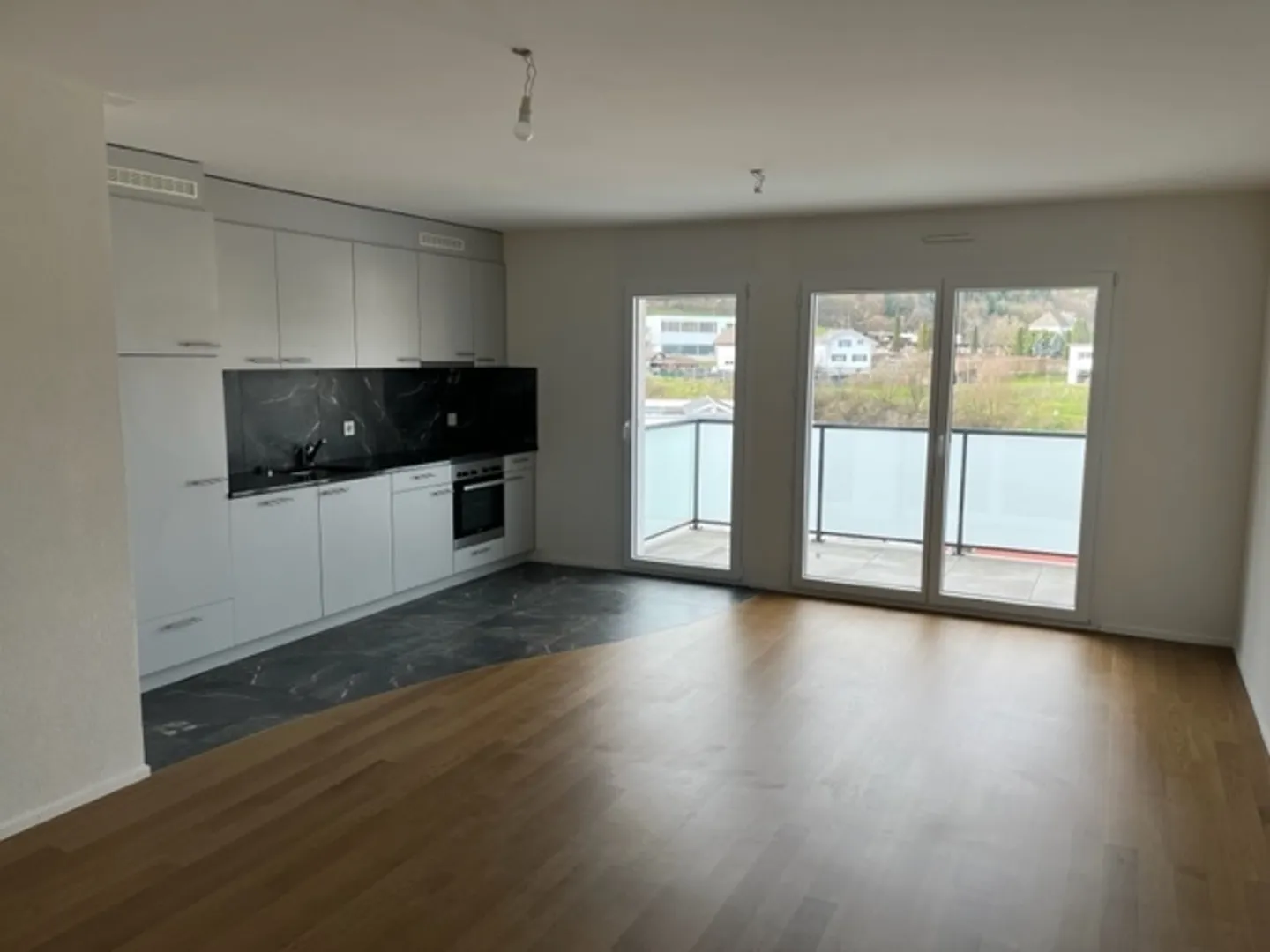 Charmant appartement 2,5 pièces - Photo 2 sur 8