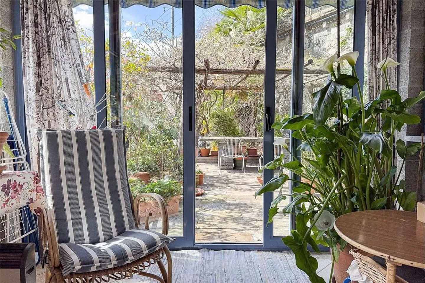 Renoviertes Haus mit Pergola - Foto 9 von 13