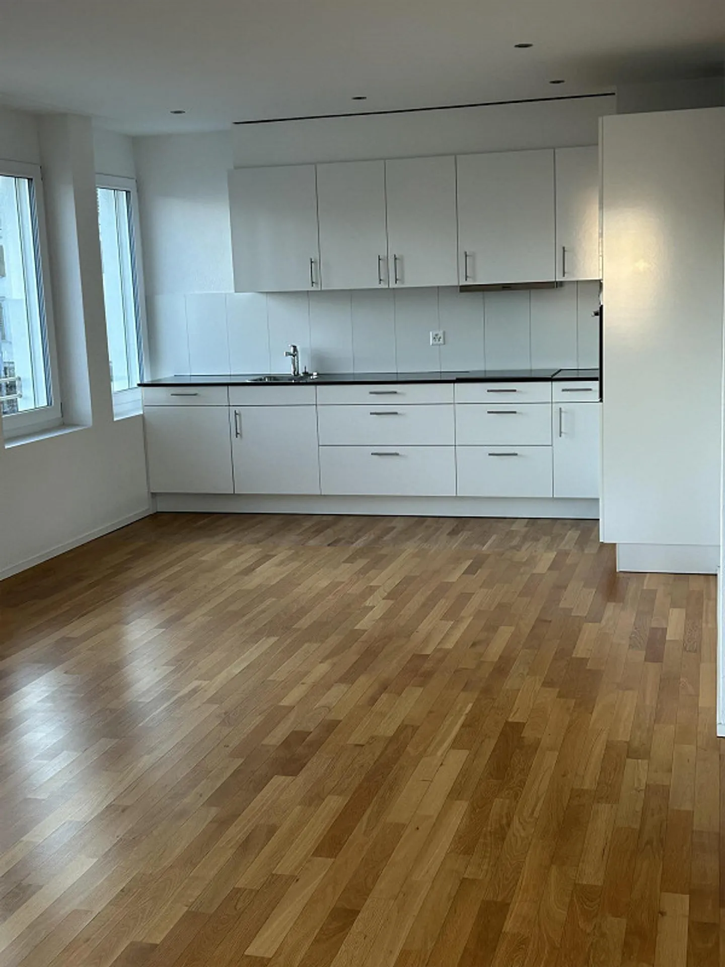 Appartement moderne de 2,5 pièces avec balcon - Photo 4 sur 9