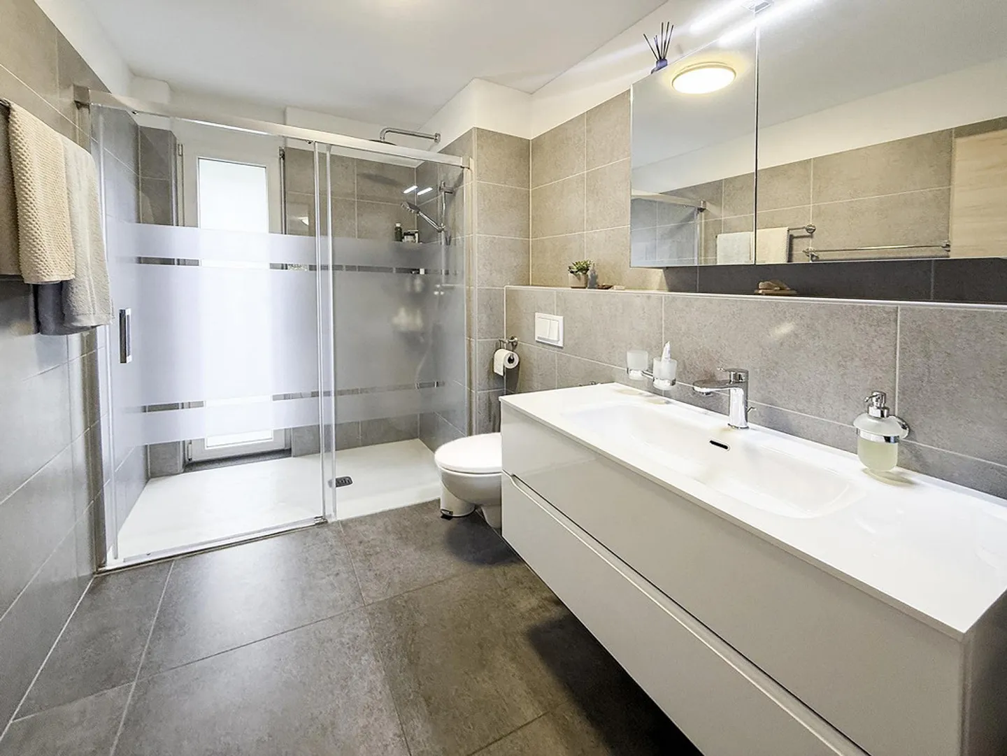 Appartement 4,5 pièces avec jardin d'hiver et jardin privé - Photo 14 sur 24