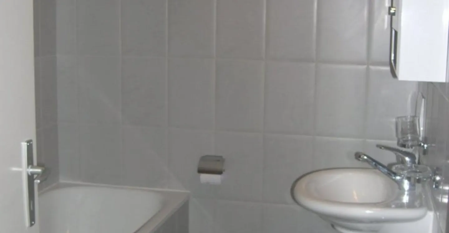 Appartement Charmant avec Ascenseur - Photo 3 sur 4