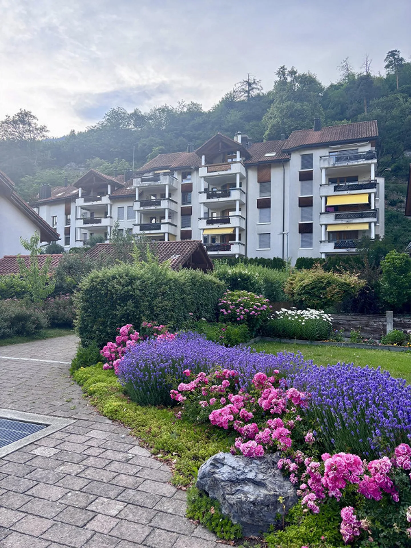 Charming 3.5-room attic apartment with attic expansion and mountain view in Tamin - Photo 1 of 15